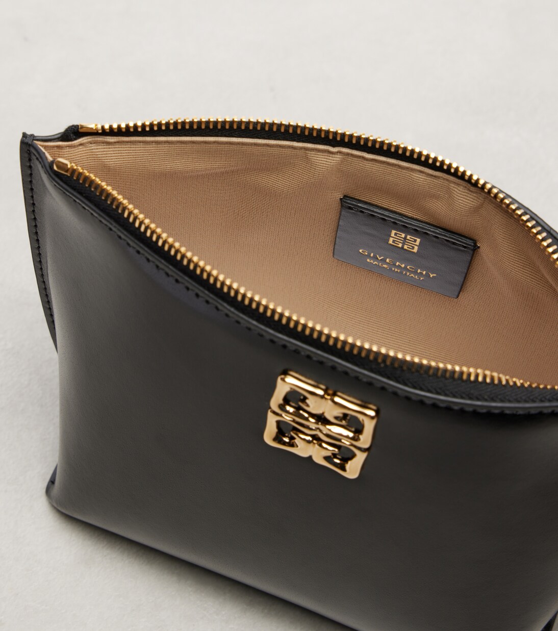 4G Liquid S号皮革手拿包 | Givenchy