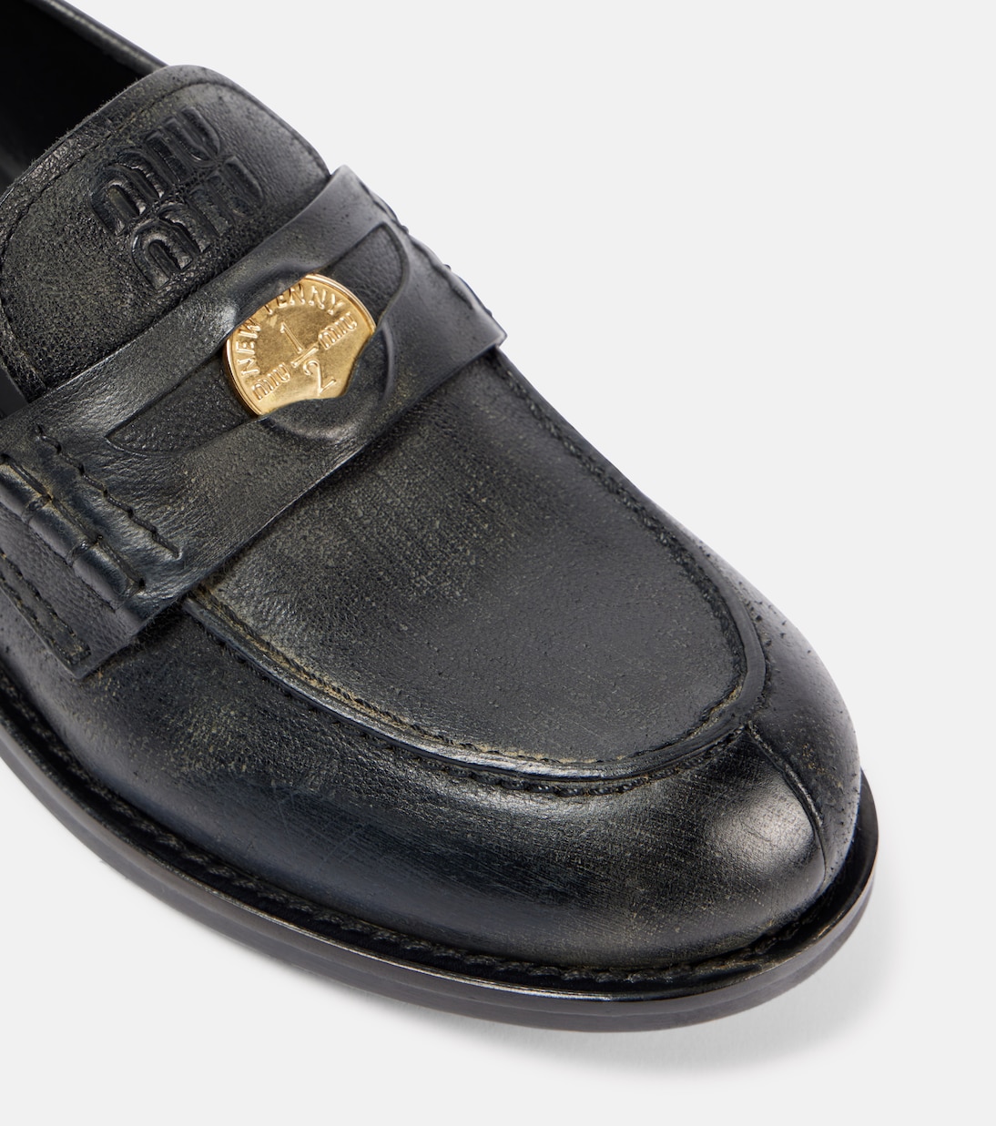 Scarpe in pelle Miu Miu stile penny loafer per giovani alla moda