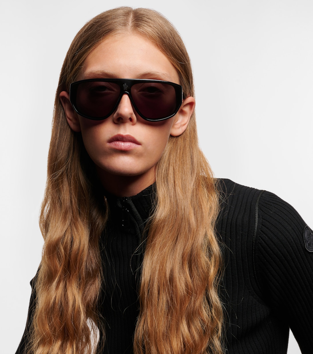 Occhiali da sole MONCLER Tronn Shield, stile giovane e trendy