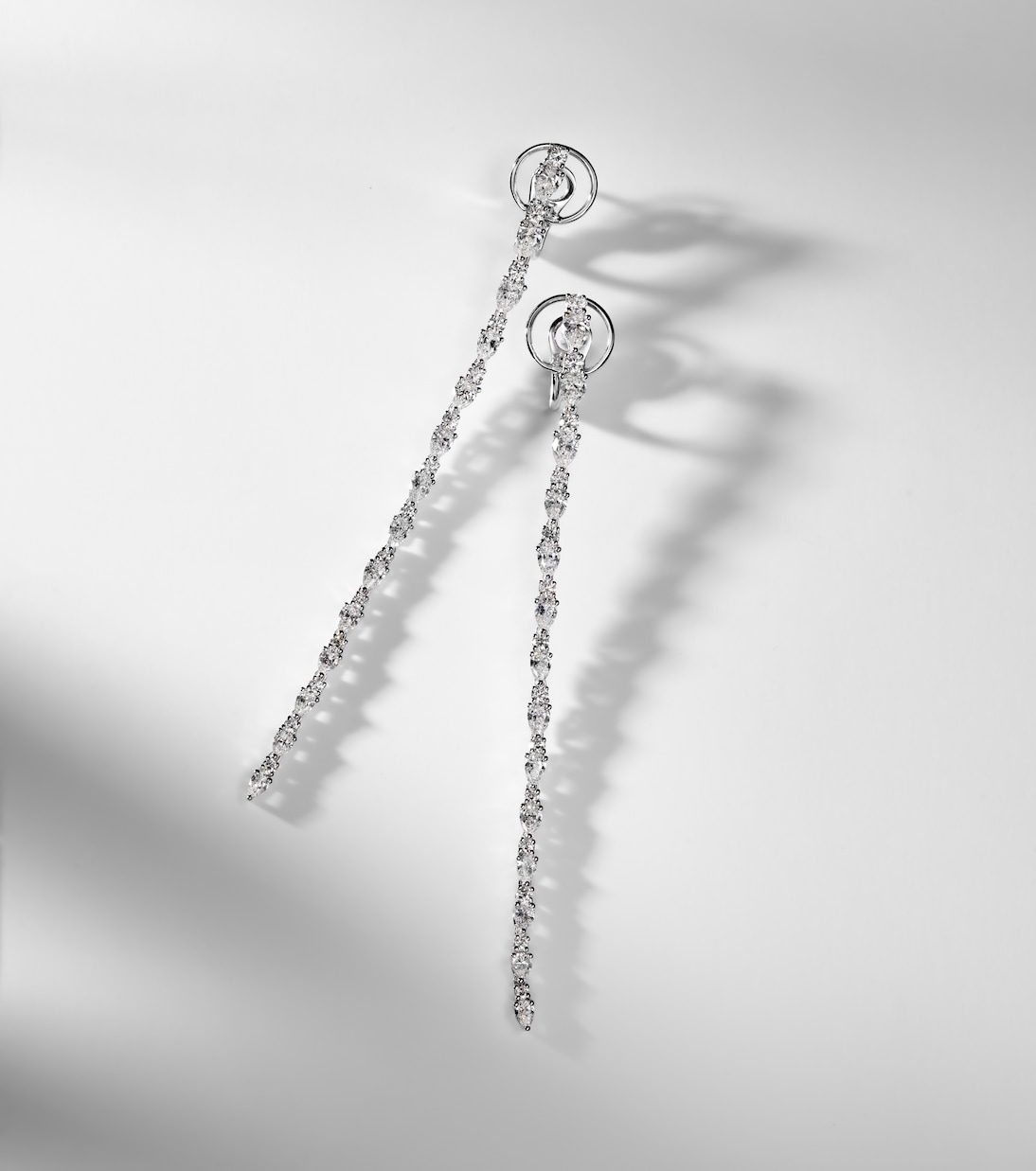 Orecchini Y-Not in oro bianco 18kt con diamanti | Yeprem