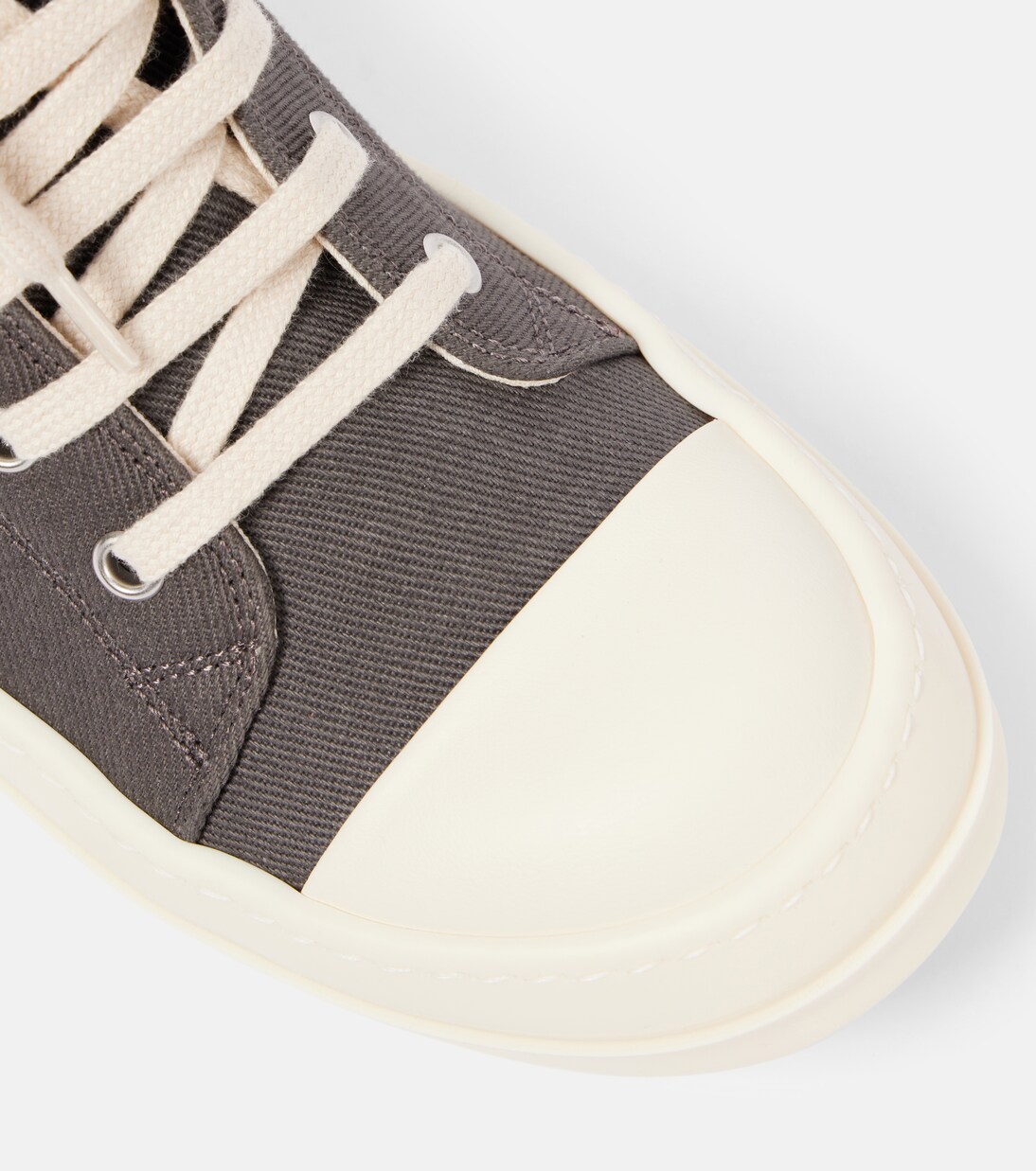 Scarpe alte in denim DRKSHDW di Rick Owens per uno stile giovane e audace