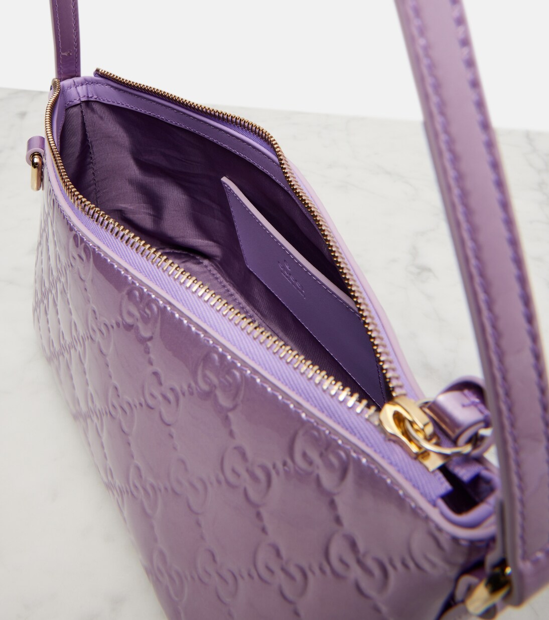 Bolso al hombro GG Emblem Mini de charol | Gucci