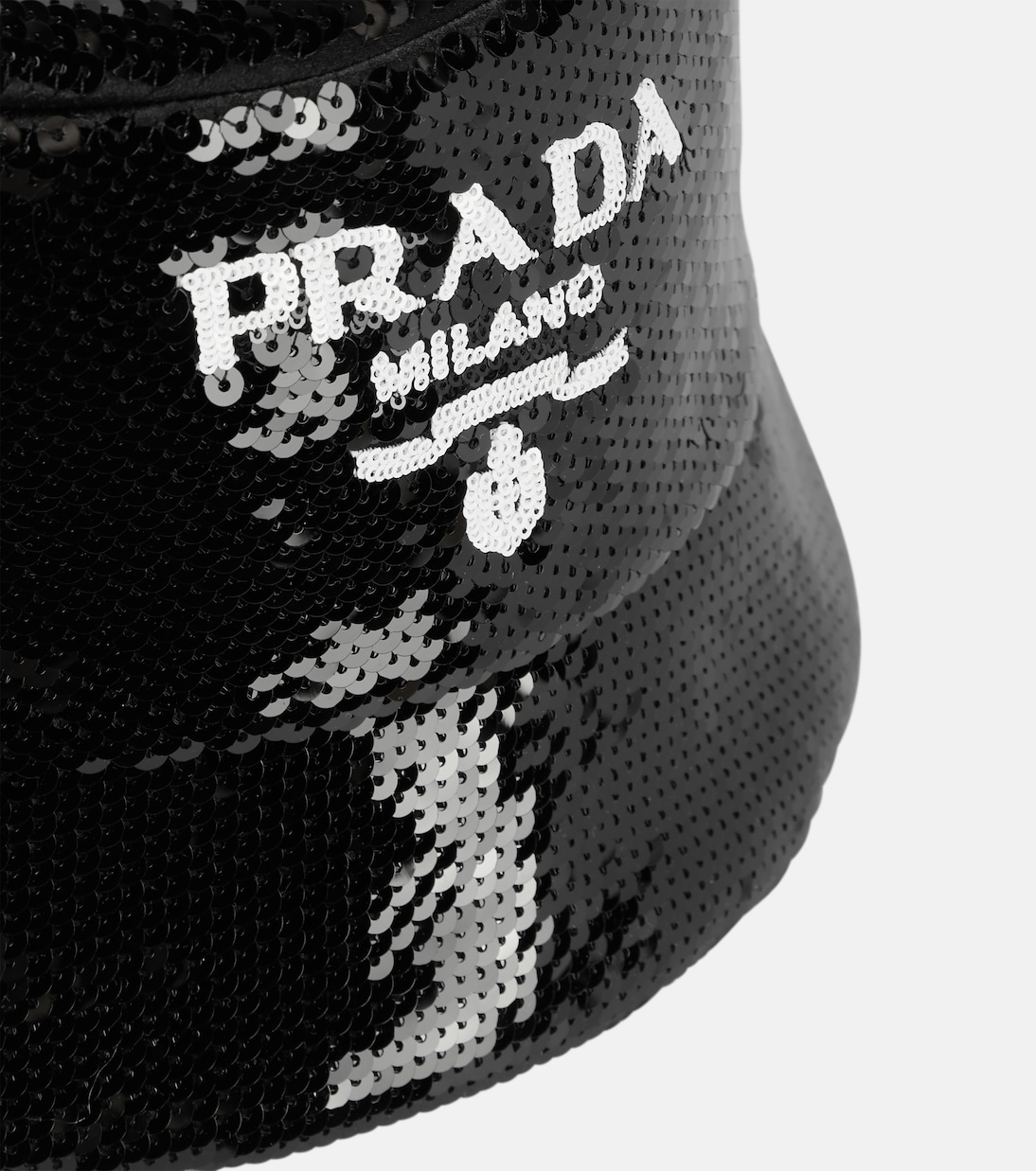 Cappello bucket scintillante PRADA per uno stile giovane e audace