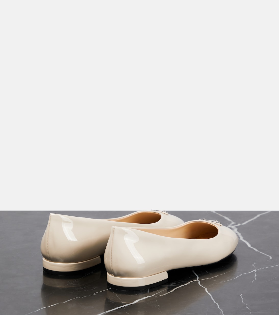 Ballerine in vernice con logo | Prada