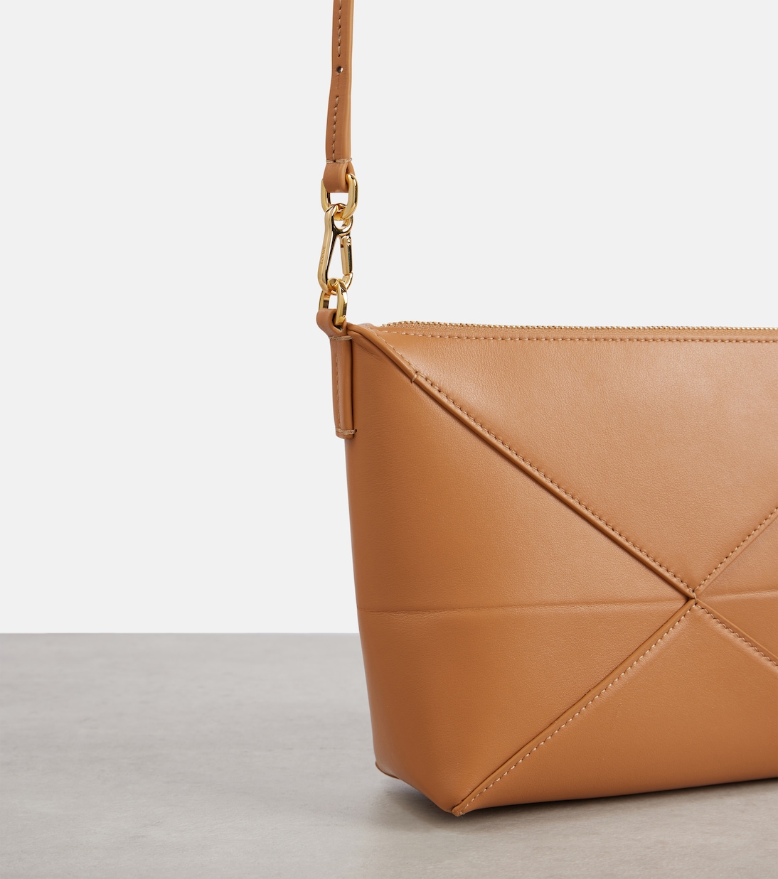 Schultertasche Puzzle Fold aus Leder | Loewe