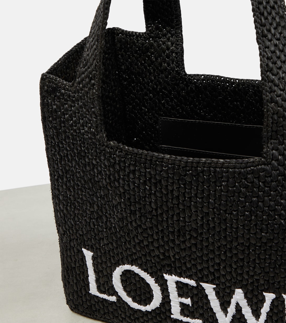 Tote Medium Paula's Ibiza de rafia con logo | Loewe