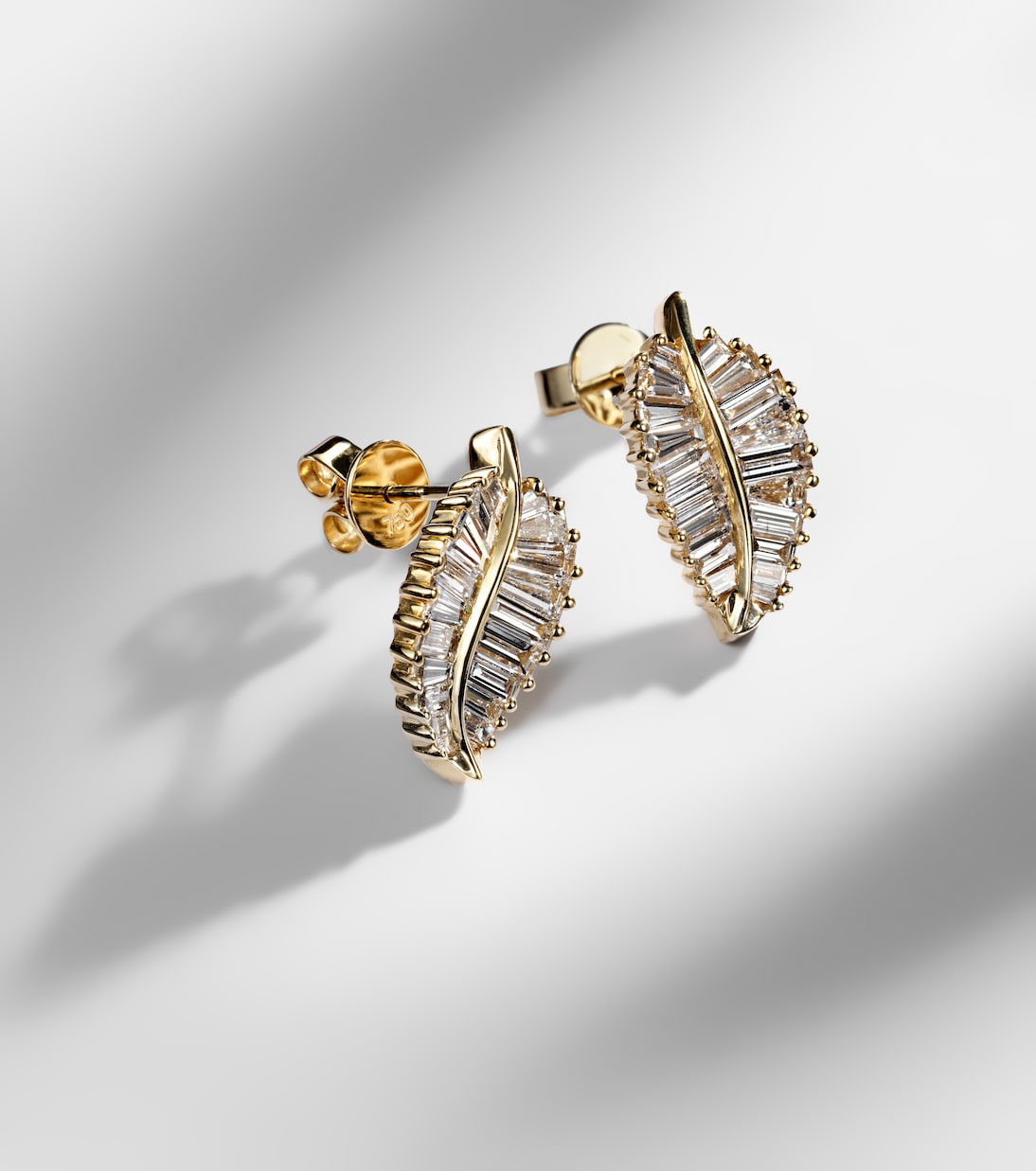 Small 18kt gold earrings with diamonds  | Anita Ko
