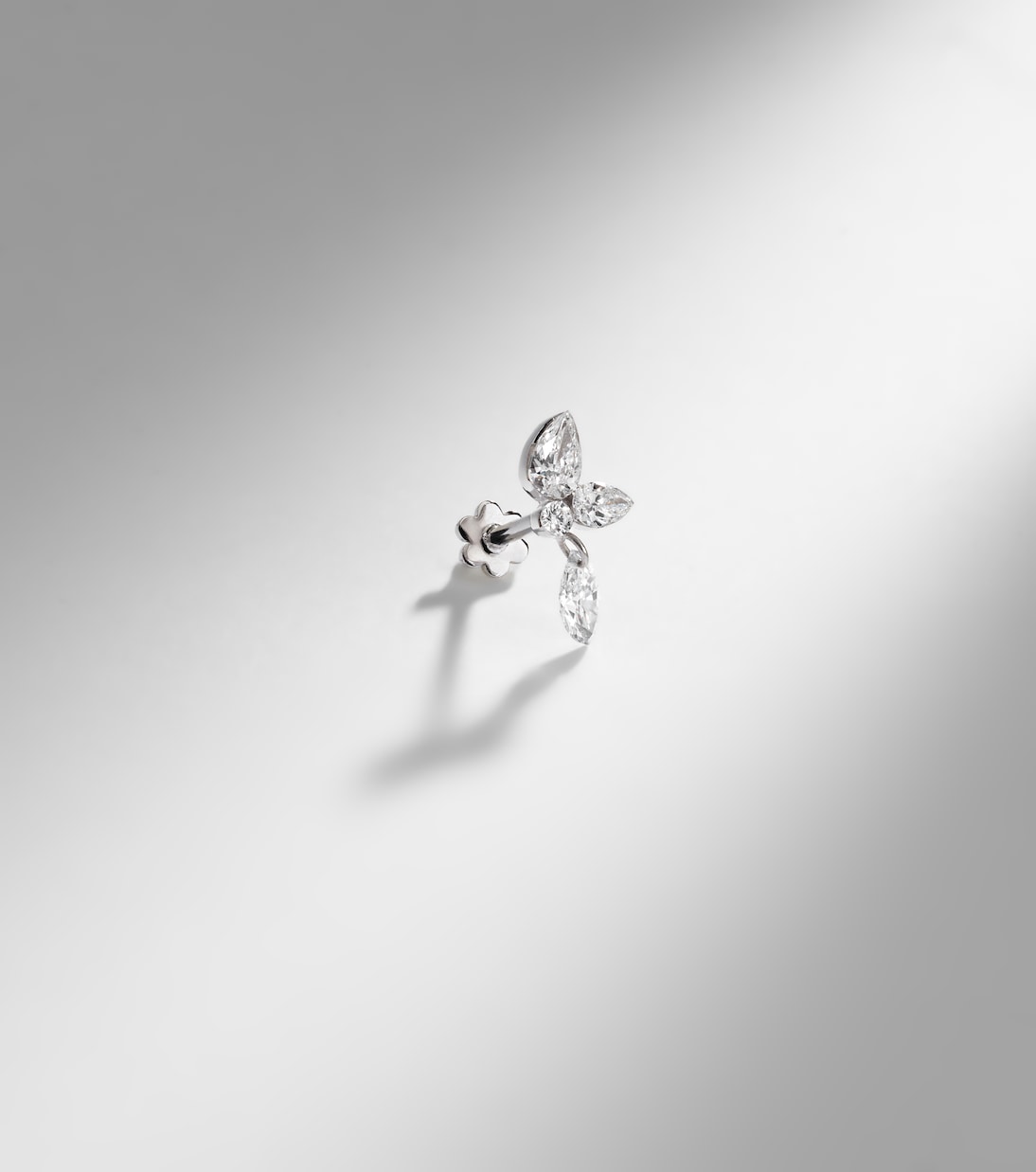 Echo 18kt white gold single earring with diamonds | Maria Tash