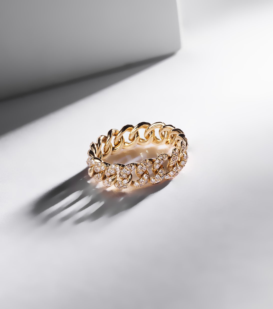 Anello in oro 18kt con catenina e diamanti, gioiello trendy per giovani