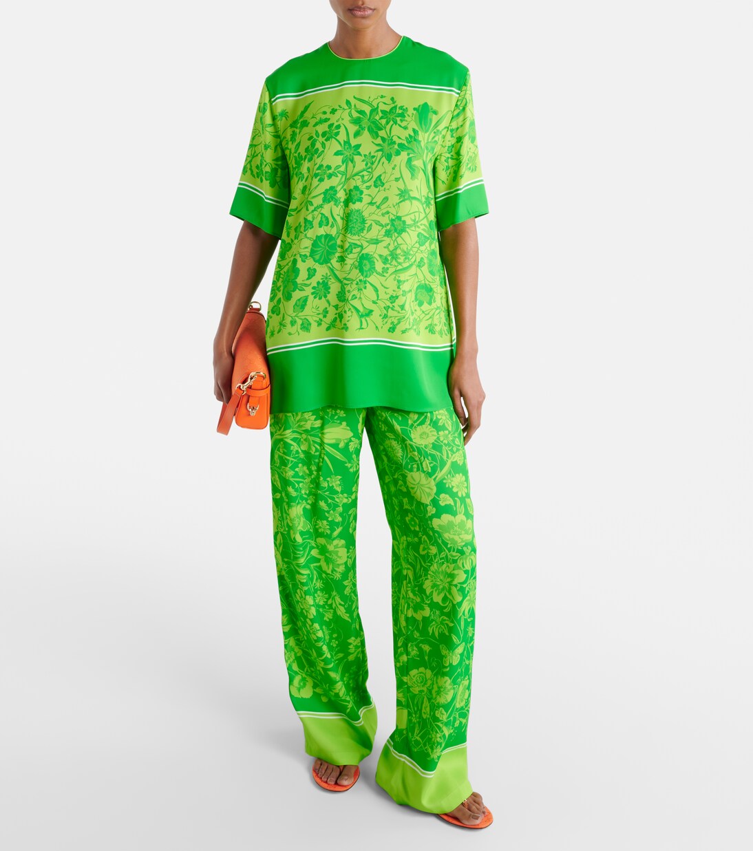 Camiseta Juvenil Gucci con Estampado Floral Moderno
