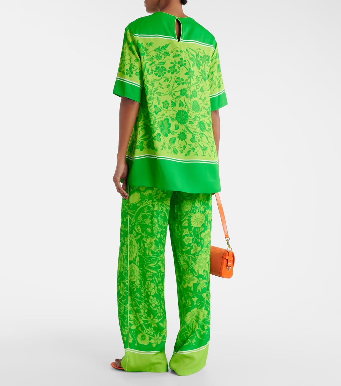 Camiseta Juvenil Gucci con Estampado Floral Moderno