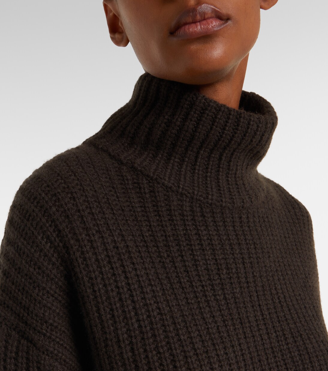 Julina cashmere turtleneck sweater | Lisa Yang