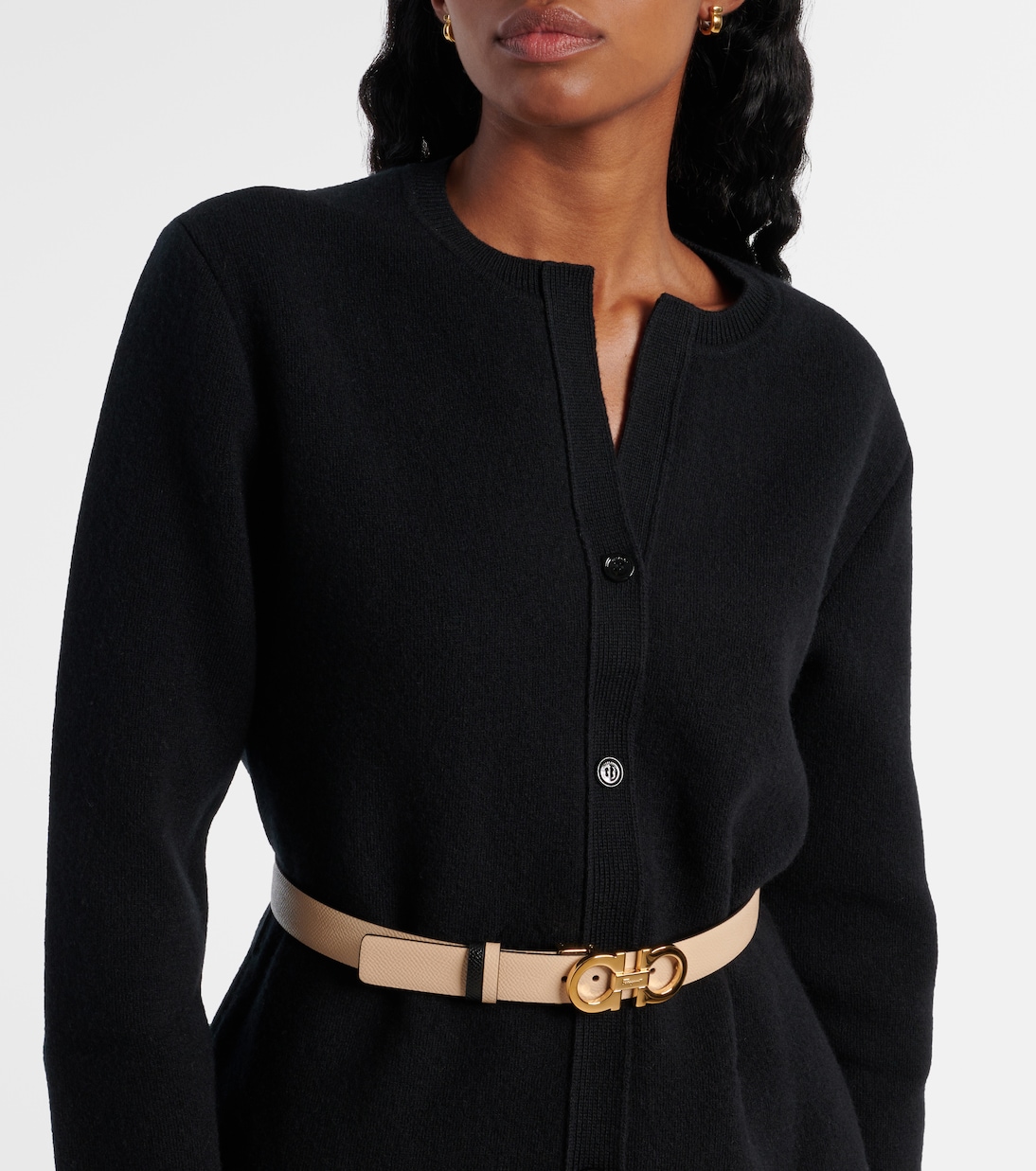 Cintura in pelle reversibile FERRAGAMO con motivo Gancini per stile giovane e dinamico