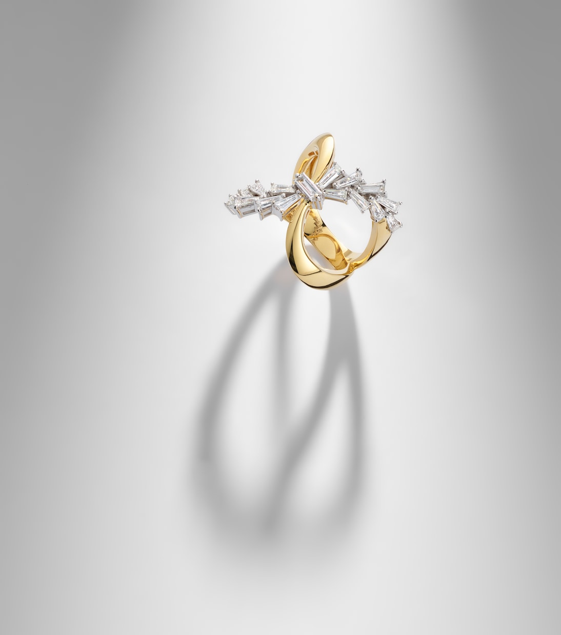 18kt gold (750/1000) ring with diamonds | Yeprem