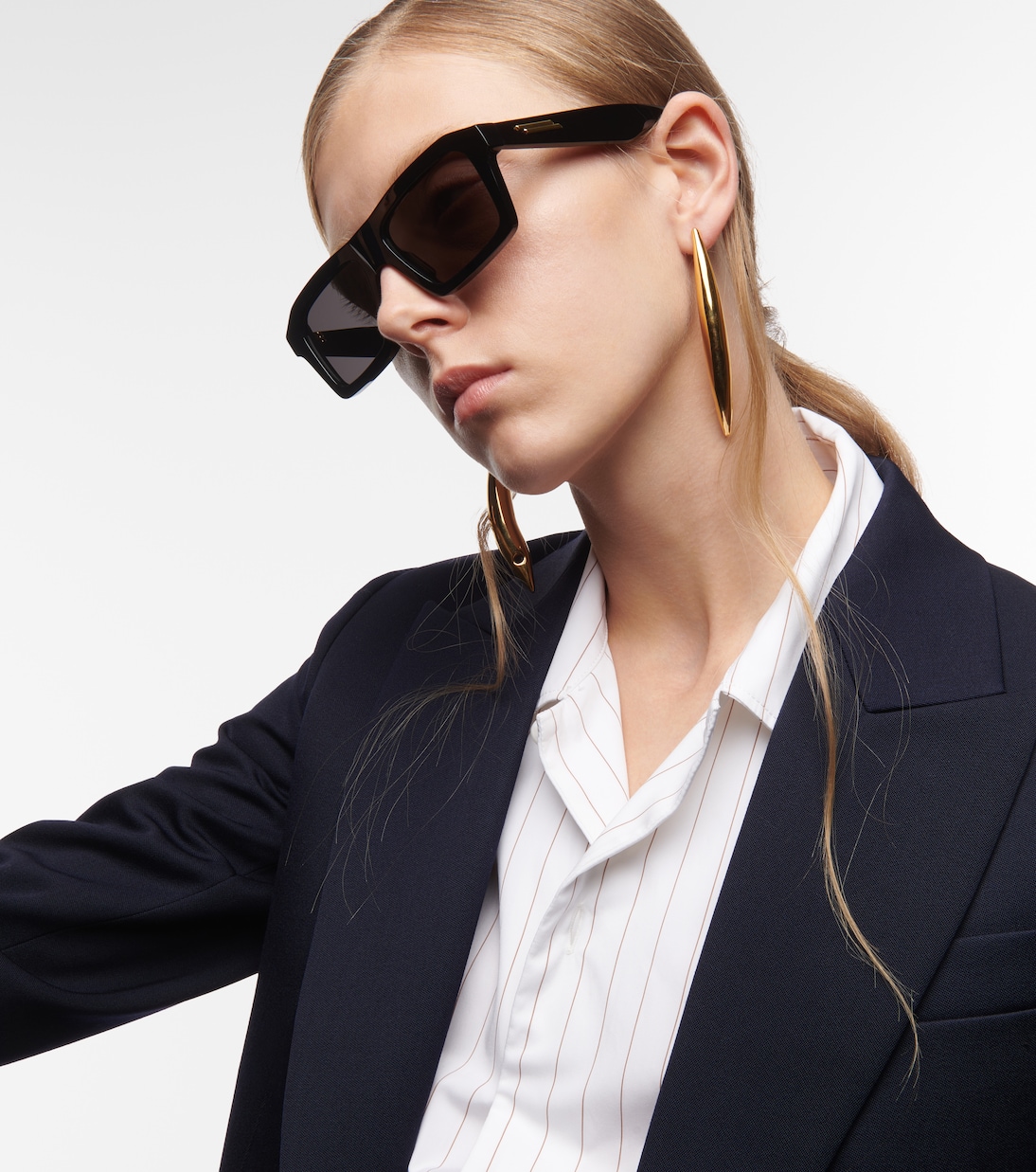 Occhiali da sole rettangolari Bottega Veneta per giovani trendsetter