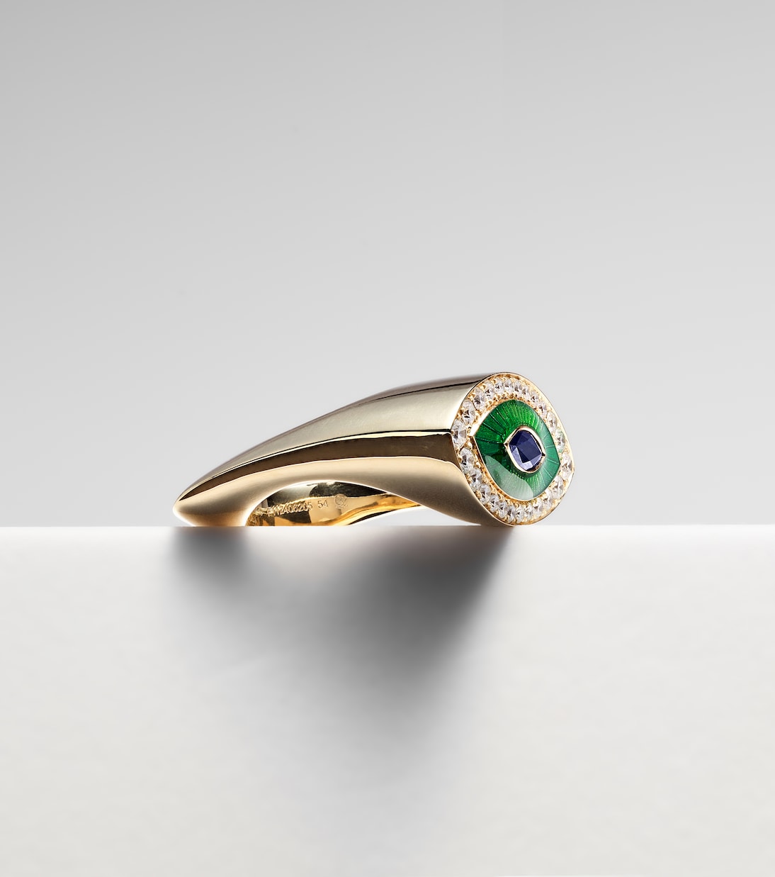 Bague Evil Eye en or 18 ct, diamants et saphirs | Marie Lichtenberg