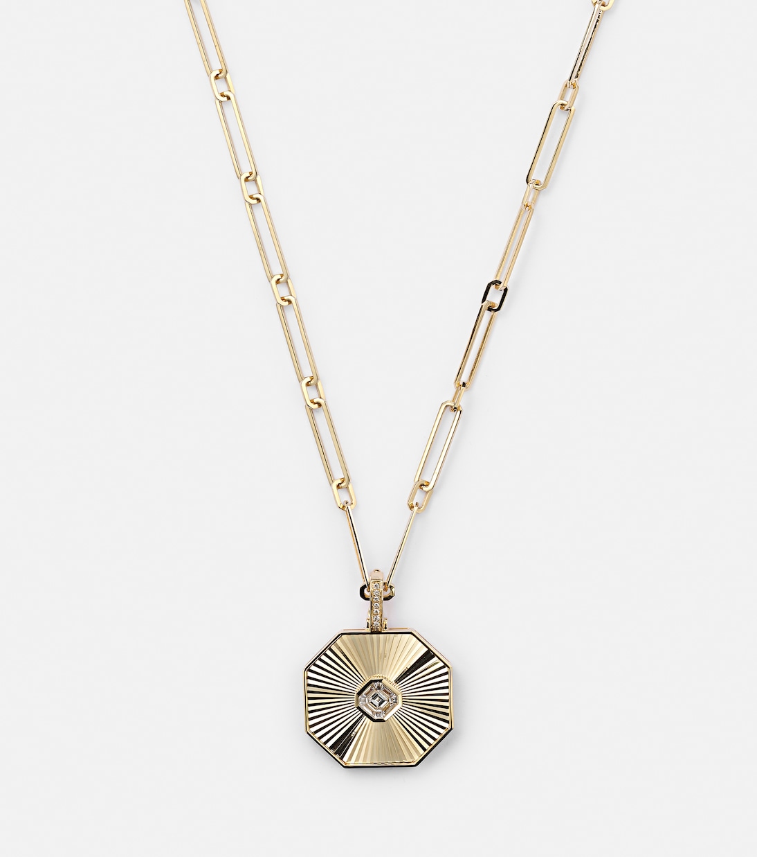 Collana giovanile in oro 18kt con pendente diamantato a forma ottagonale, design moderno e brillante.