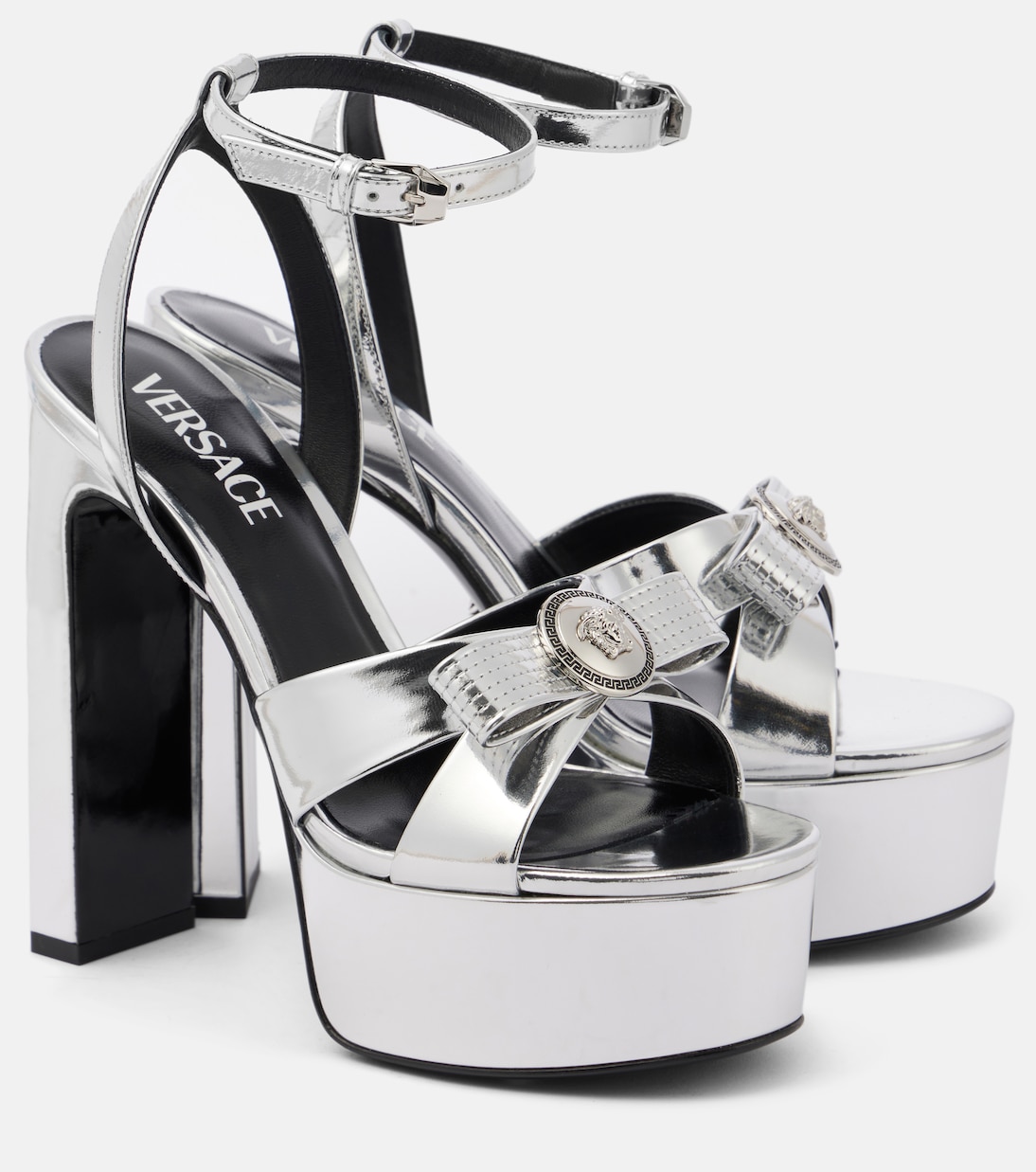 Sandali in pelle metallizzata con nastro VERSACE Gianni, modello 140 per giovani trendy