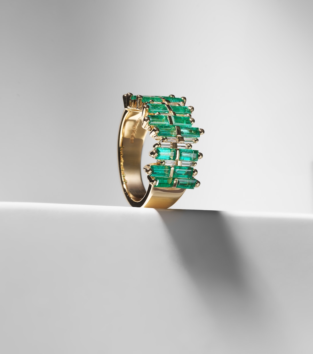 Bague en or 18 ct, diamants et émeraudes | Suzanne Kalan