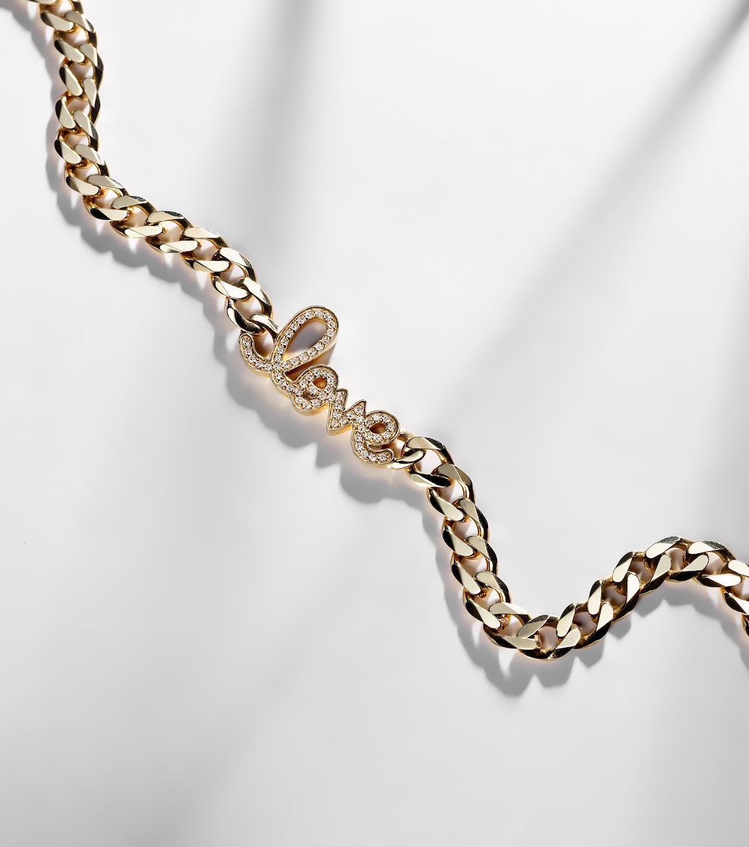 Collana in oro 14kt con design a scritta 