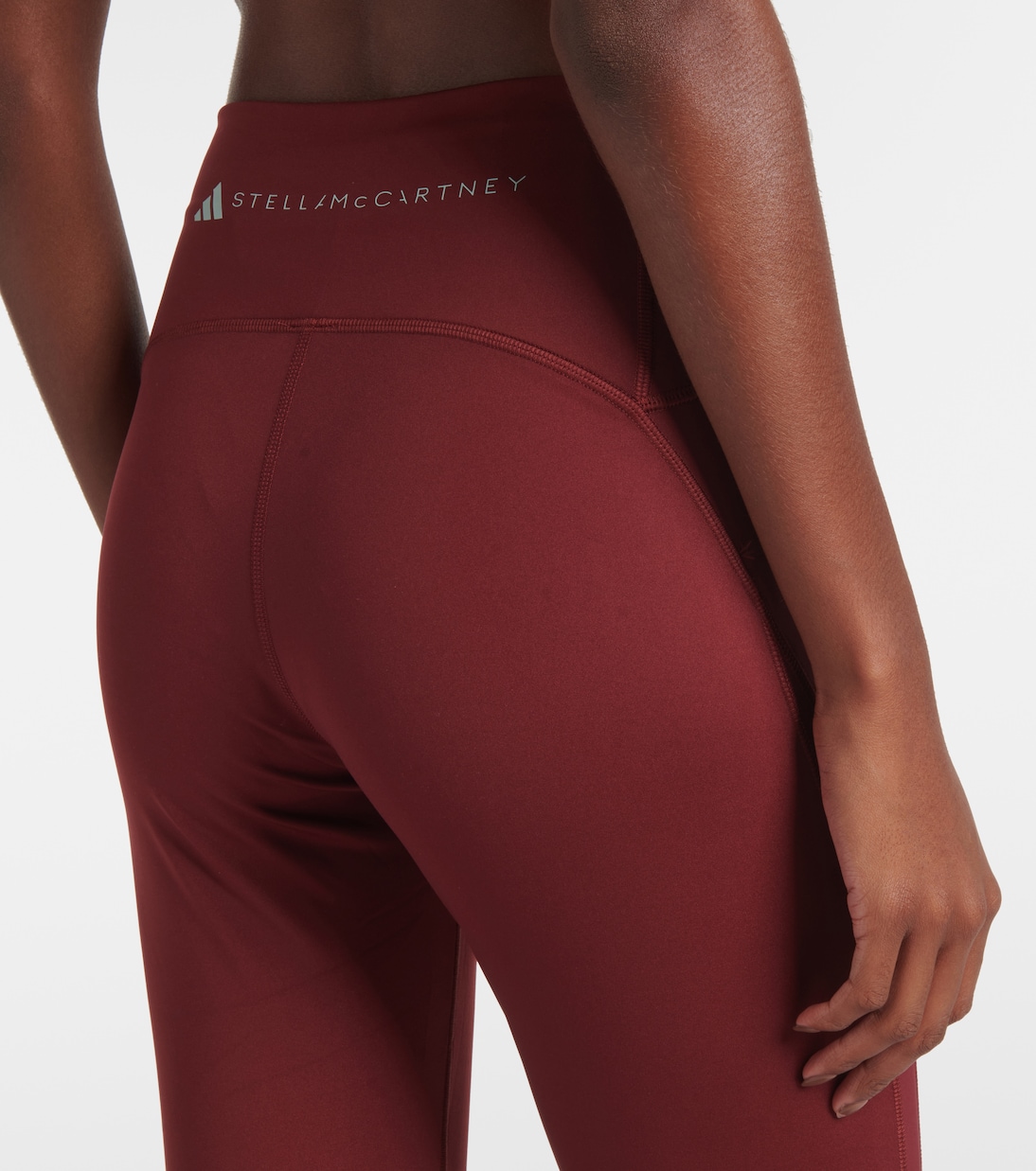 Leggings Adidas x Stella McCartney para un estilo activo y moderno