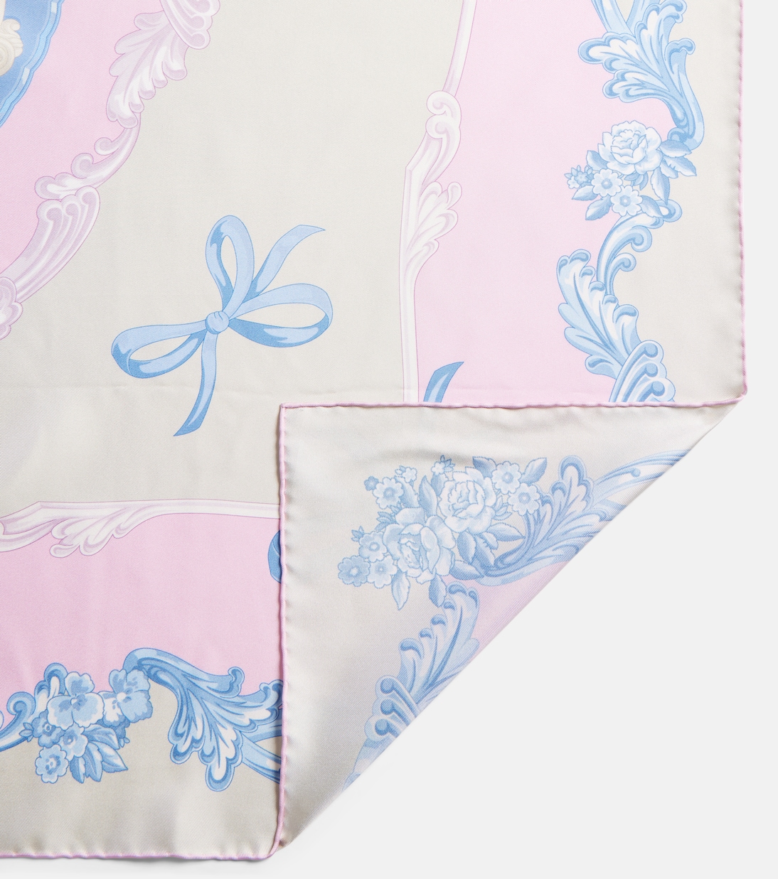 Foulard in Seta Stampa Cameo VERSACE per Giovani Stilisti