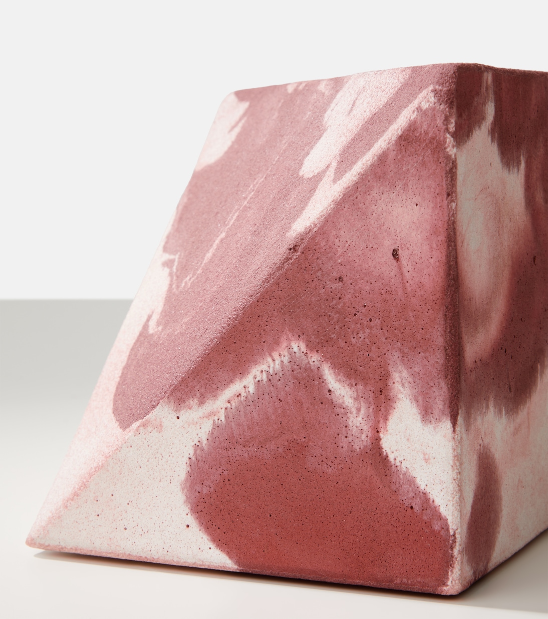 Concrete bookend | Michaël Verheyden