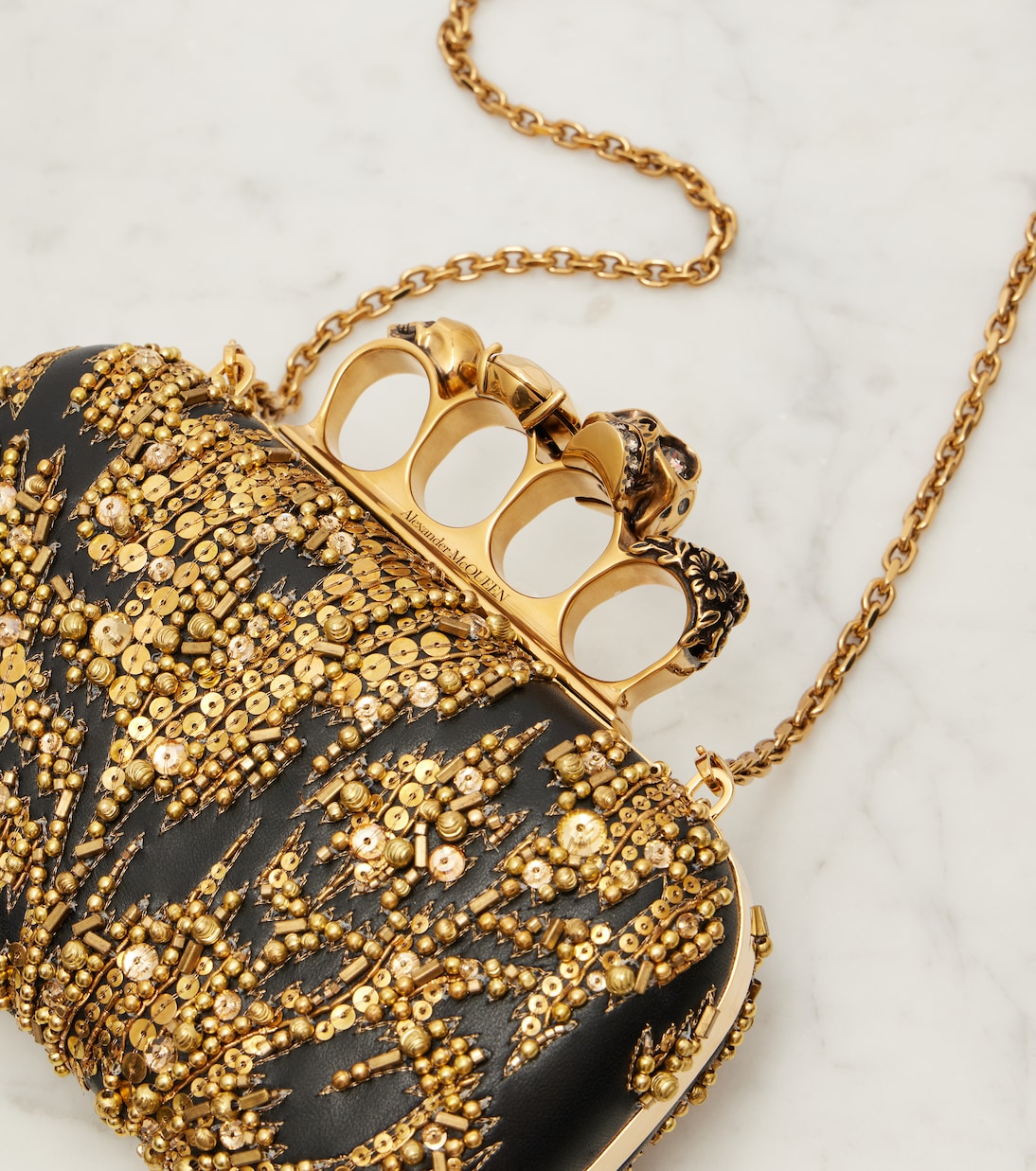 Verzierte Clutch Knuckle Small aus Leder | McQueen