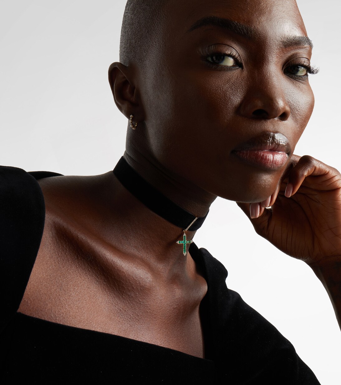 Gargantilla de oro de 14 ct (585/1000) con esmeraldas y diamantes | Mateo