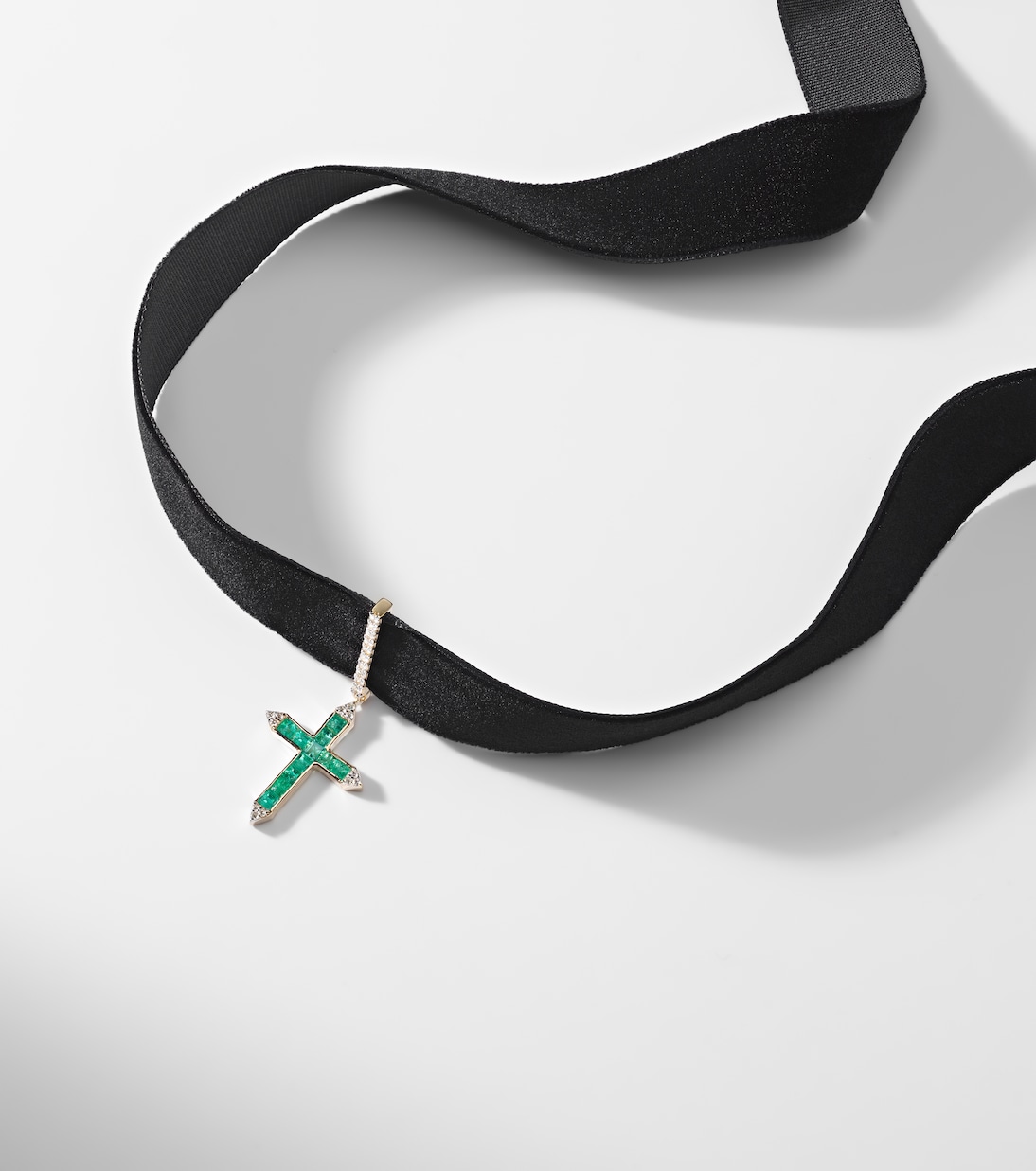 Gargantilla de oro de 14 ct (585/1000) con esmeraldas y diamantes | Mateo