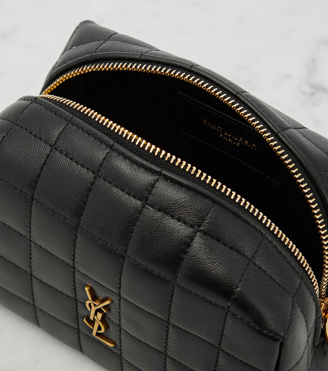 Borsetta per trucco in pelle Cassandre di Saint Laurent - Stile giovanile e moderno