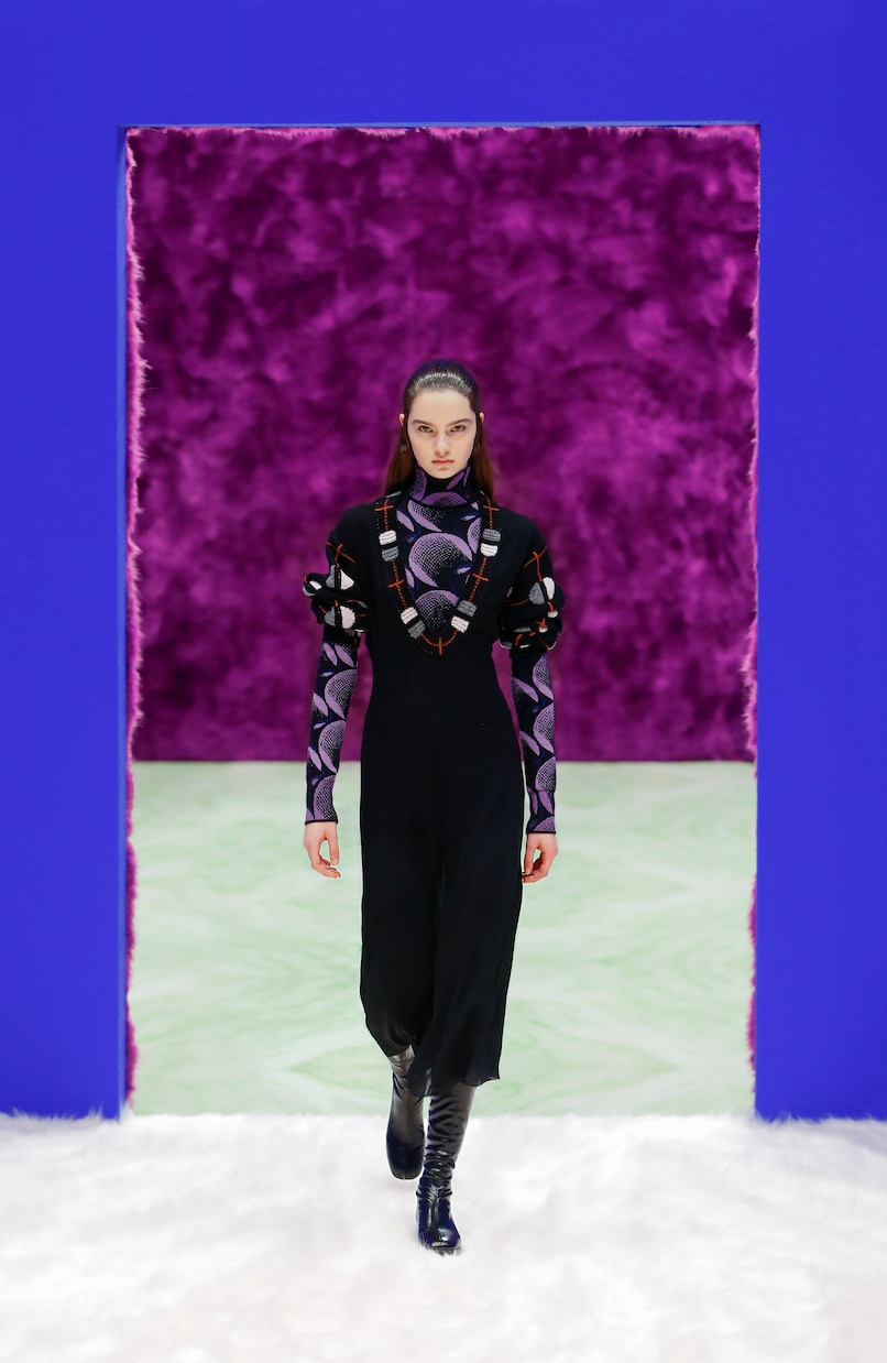 Vestido midi de crepé de lana y seda | Prada