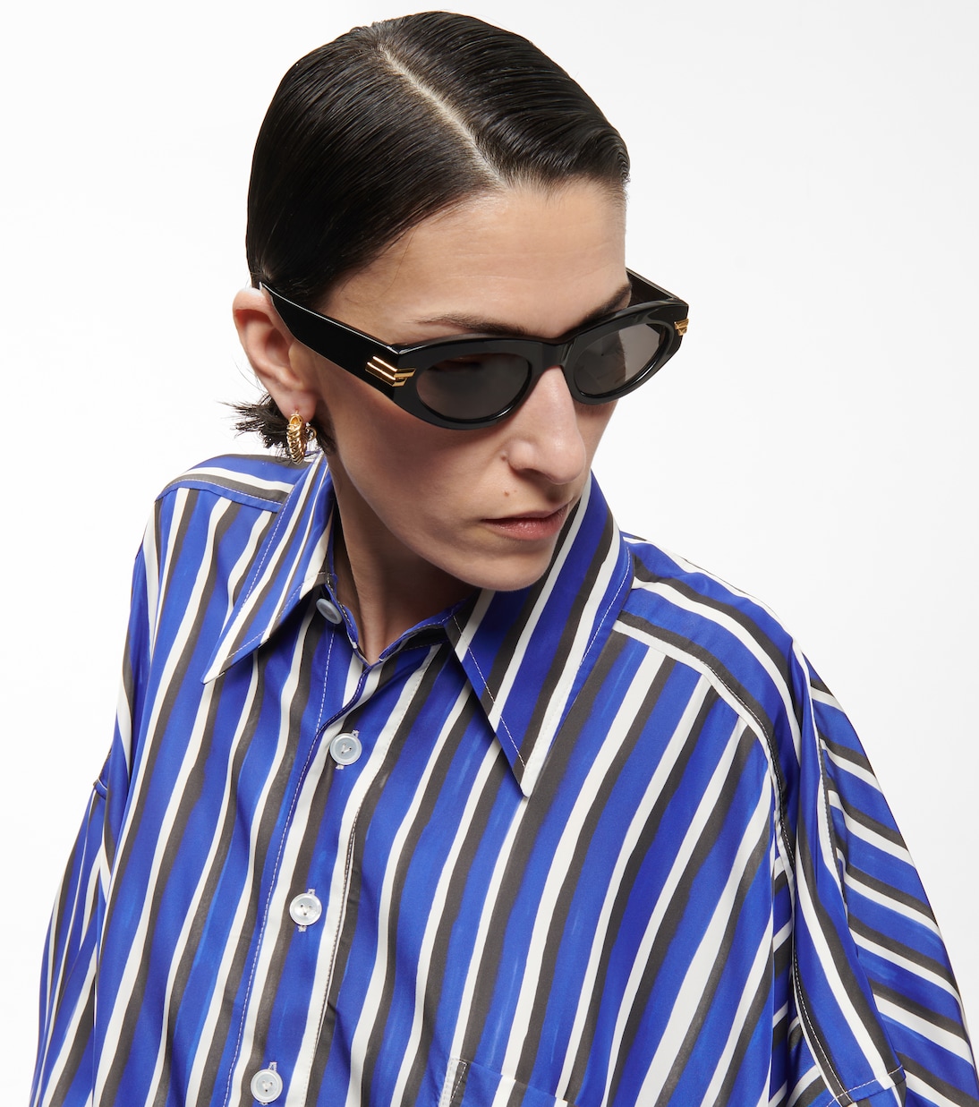 Occhiali da sole ovali BOTTEGA VENETA, stile giovane e trendy