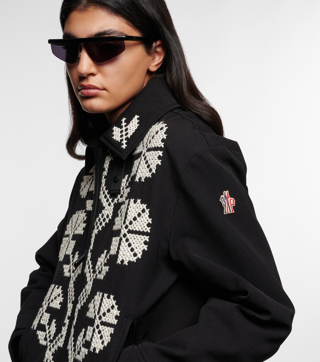 Occhiali da sole Moncler Orizion stile flat-top per giovani trendsetter