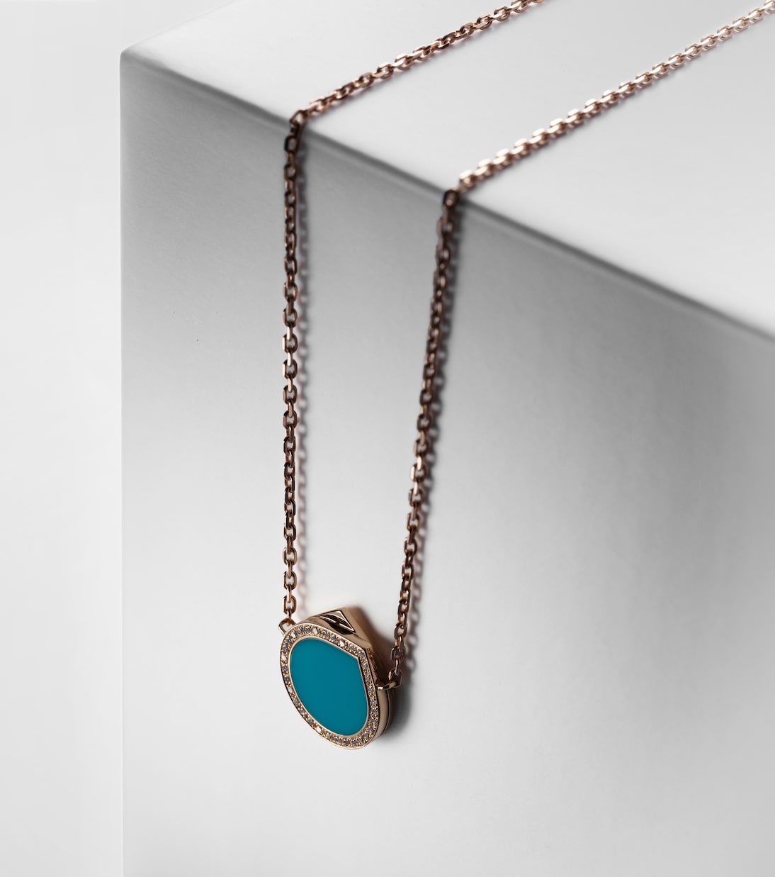 Collana giovanile in oro rosa 18kt REPOSSI Antifer con turchese e diamanti, design moderno e raffinato.