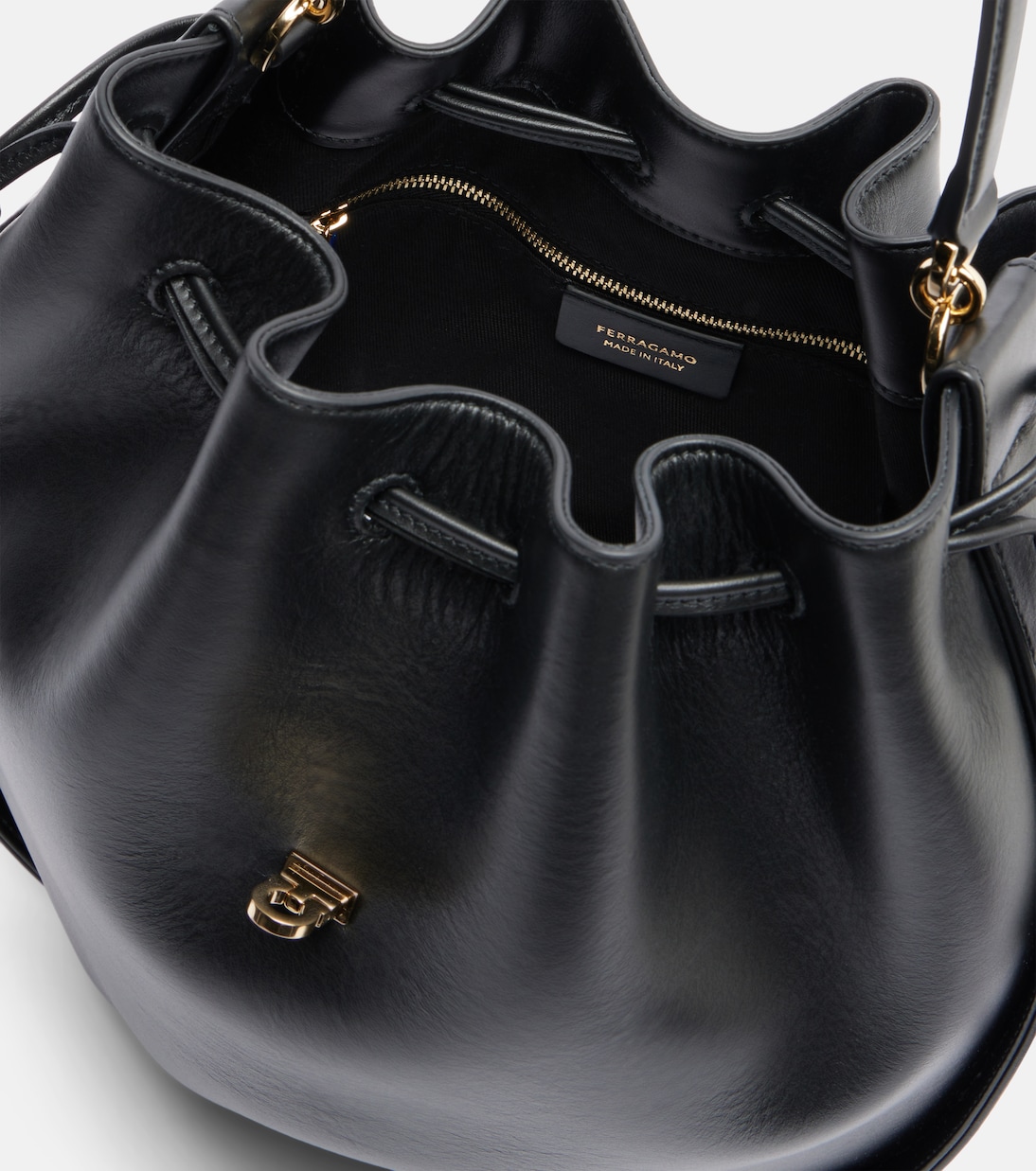 Hug leather bucket bag | Ferragamo