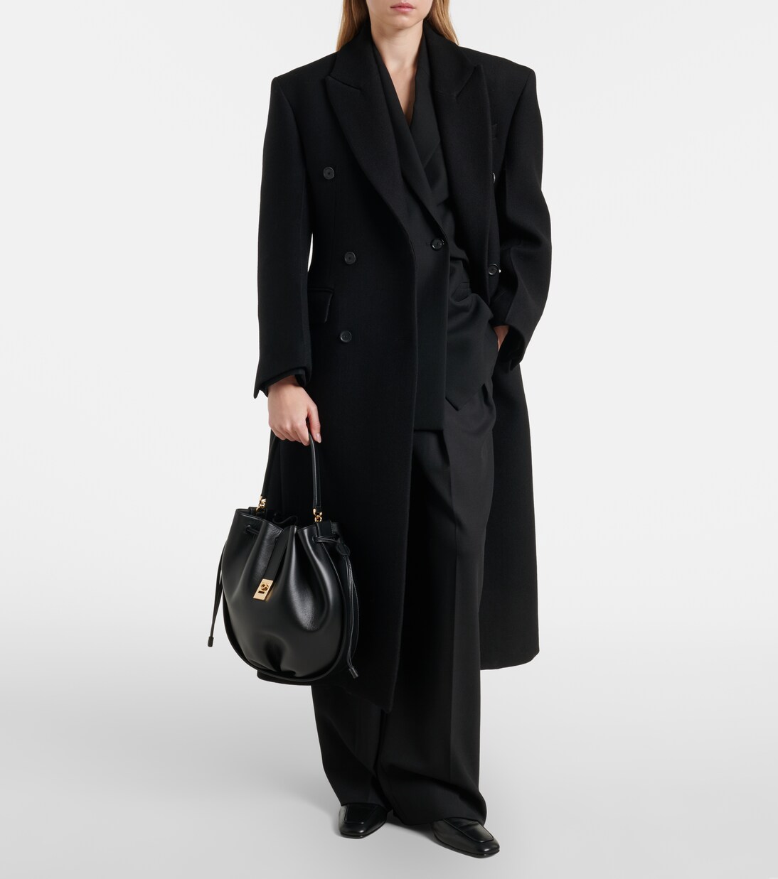 Hug leather bucket bag | Ferragamo