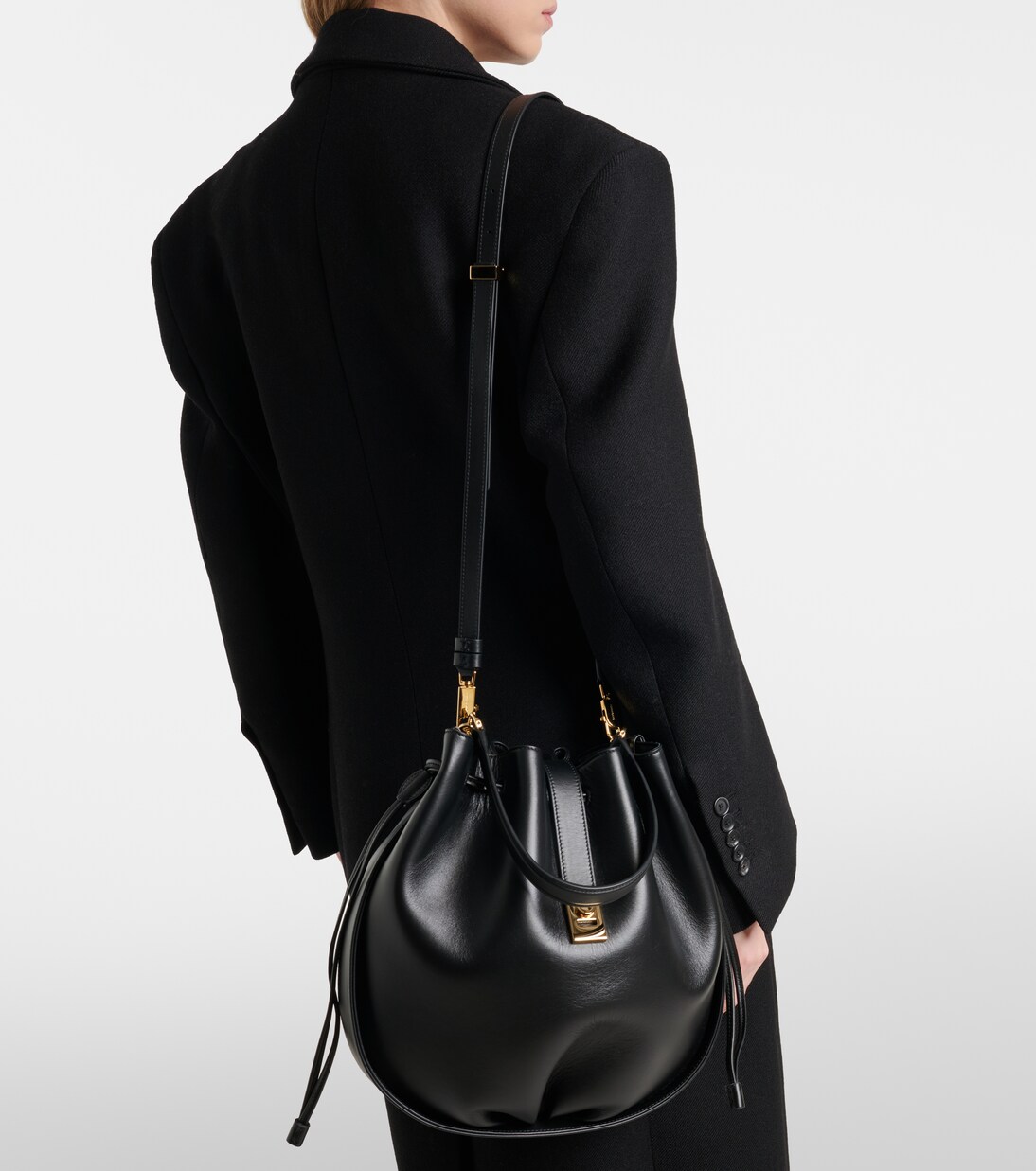 Hug leather bucket bag | Ferragamo