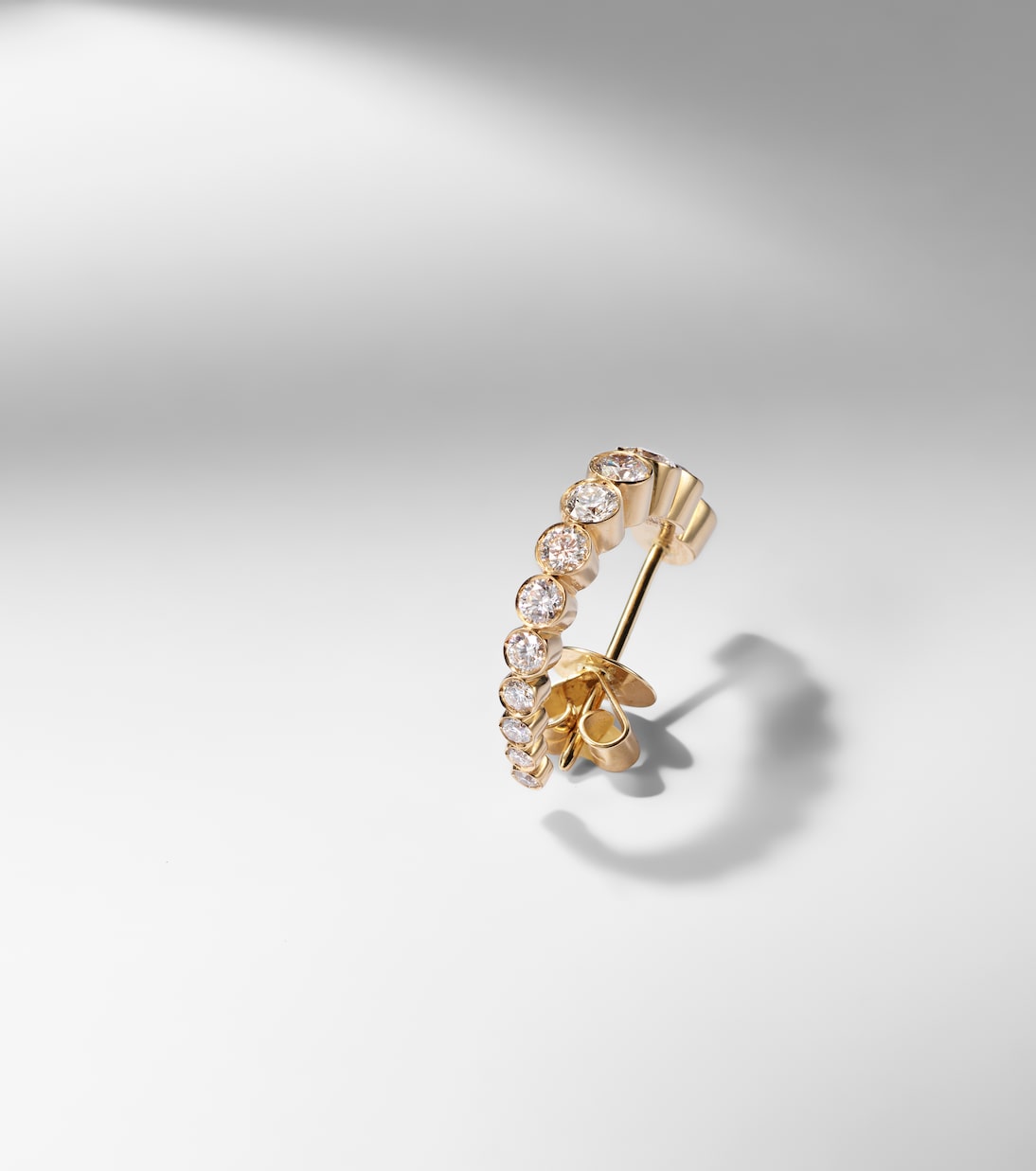 Orecchino singolo in oro 18kt con diamanti - Collezione Boucle di Sophie Bille Brahe, design giovanile e chic