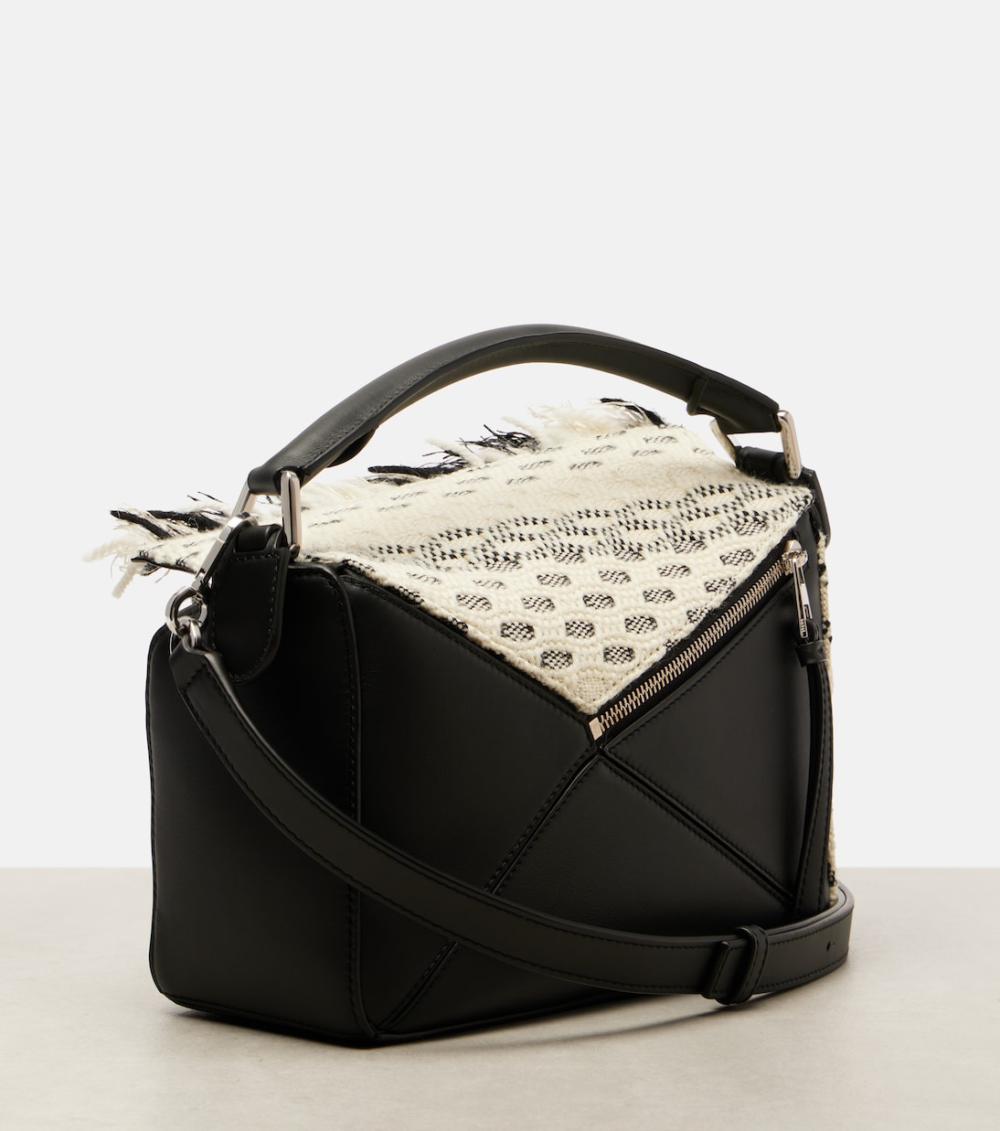 Bolso al hombro Puzzle Small de piel con flecos | Loewe