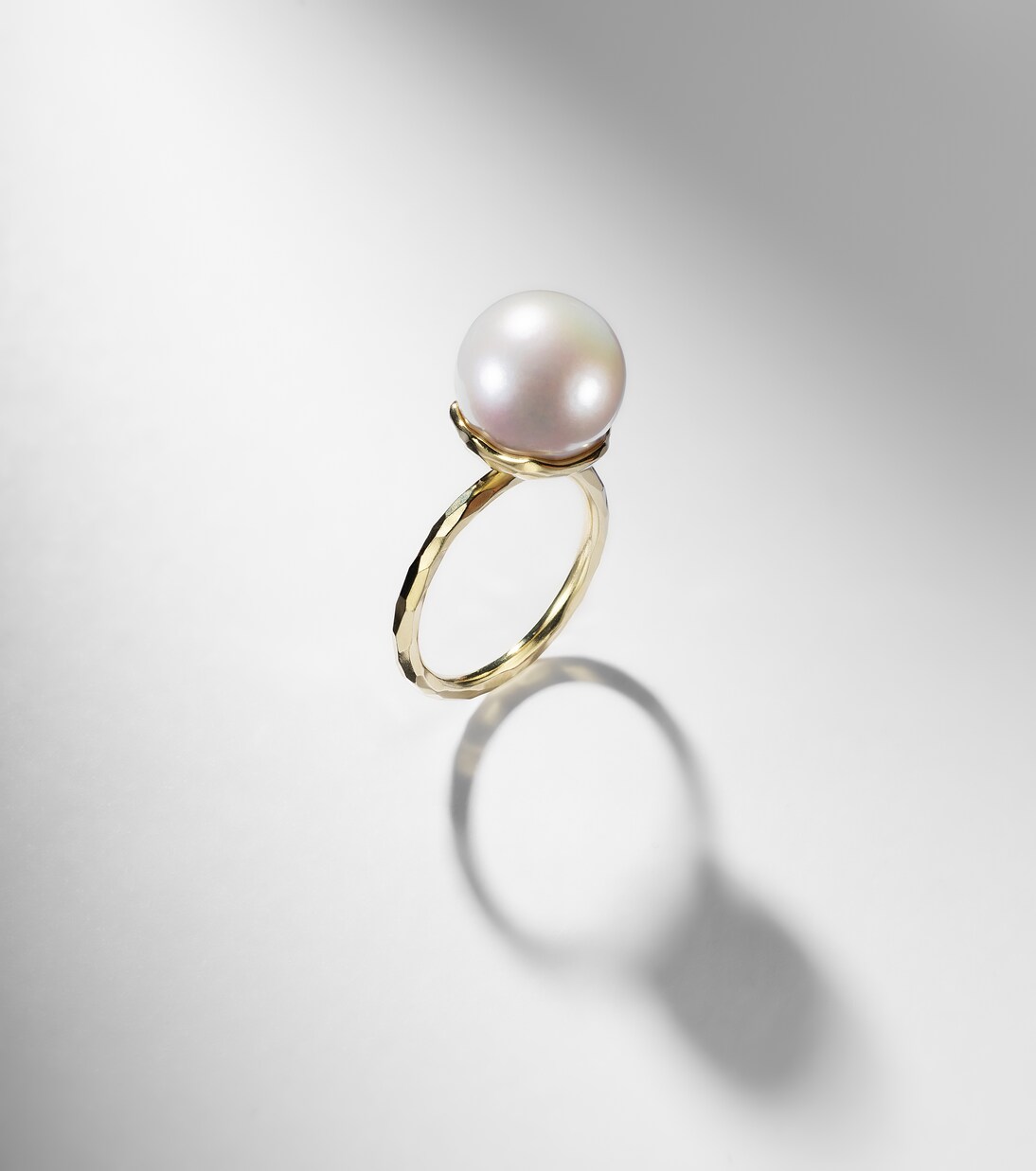 Ring Orb aus 18kt Gelbgold mit Süßwasserperle | Octavia Elizabeth
