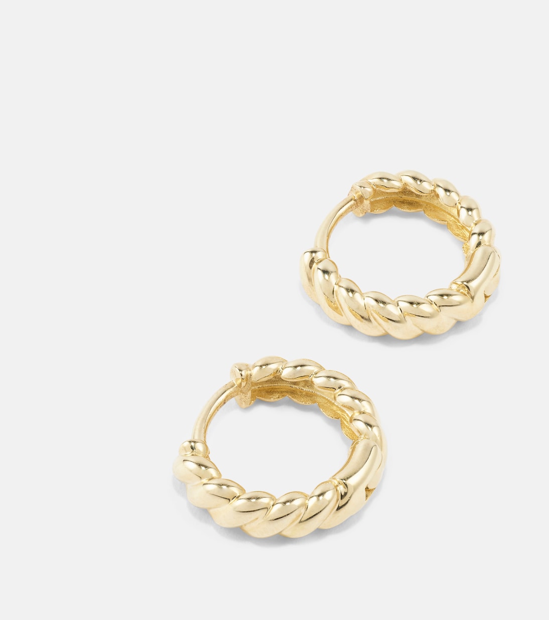 Orecchini a cerchio in oro giallo 10kt Brioche di STONE AND STRAND - Stile giovanile