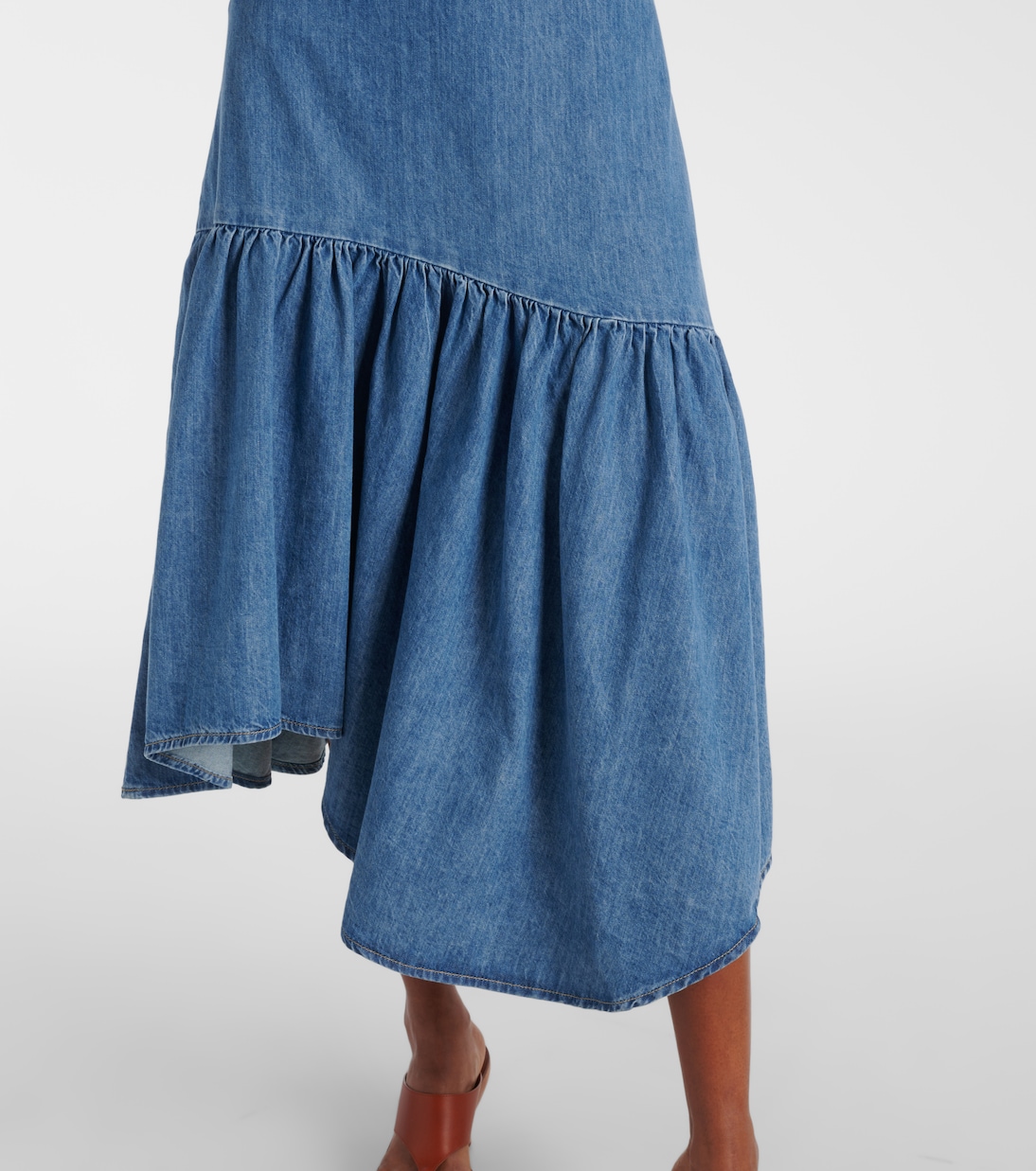 Gathered tiered denim midi dress | Frame