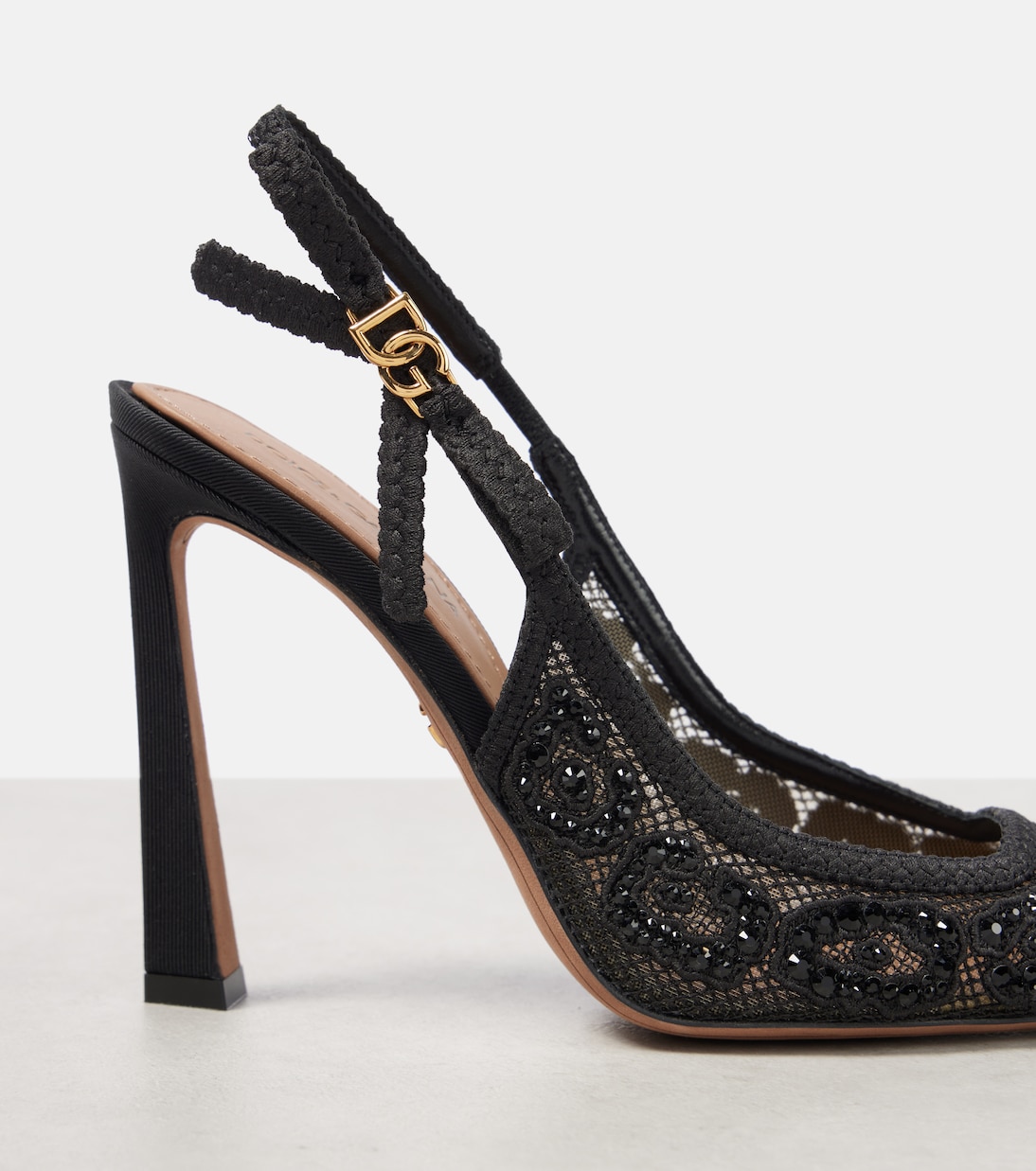 Stivaletti con dettagli dorati D&G per un look giovanile e glamour