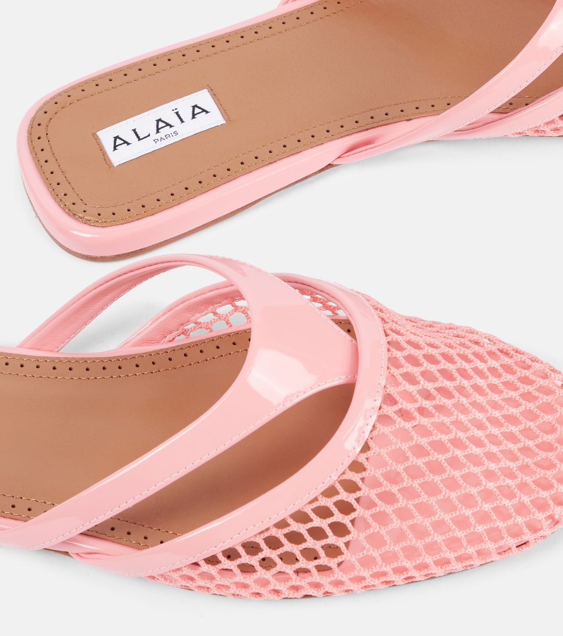Scarpe mule in rete con dettagli in vernice ALAÏA per un look giovane e trendy