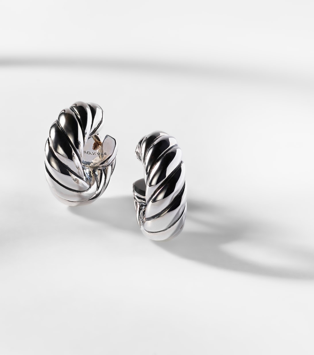 Orecchini a cerchio Sculpted Cable in argento | David Yurman