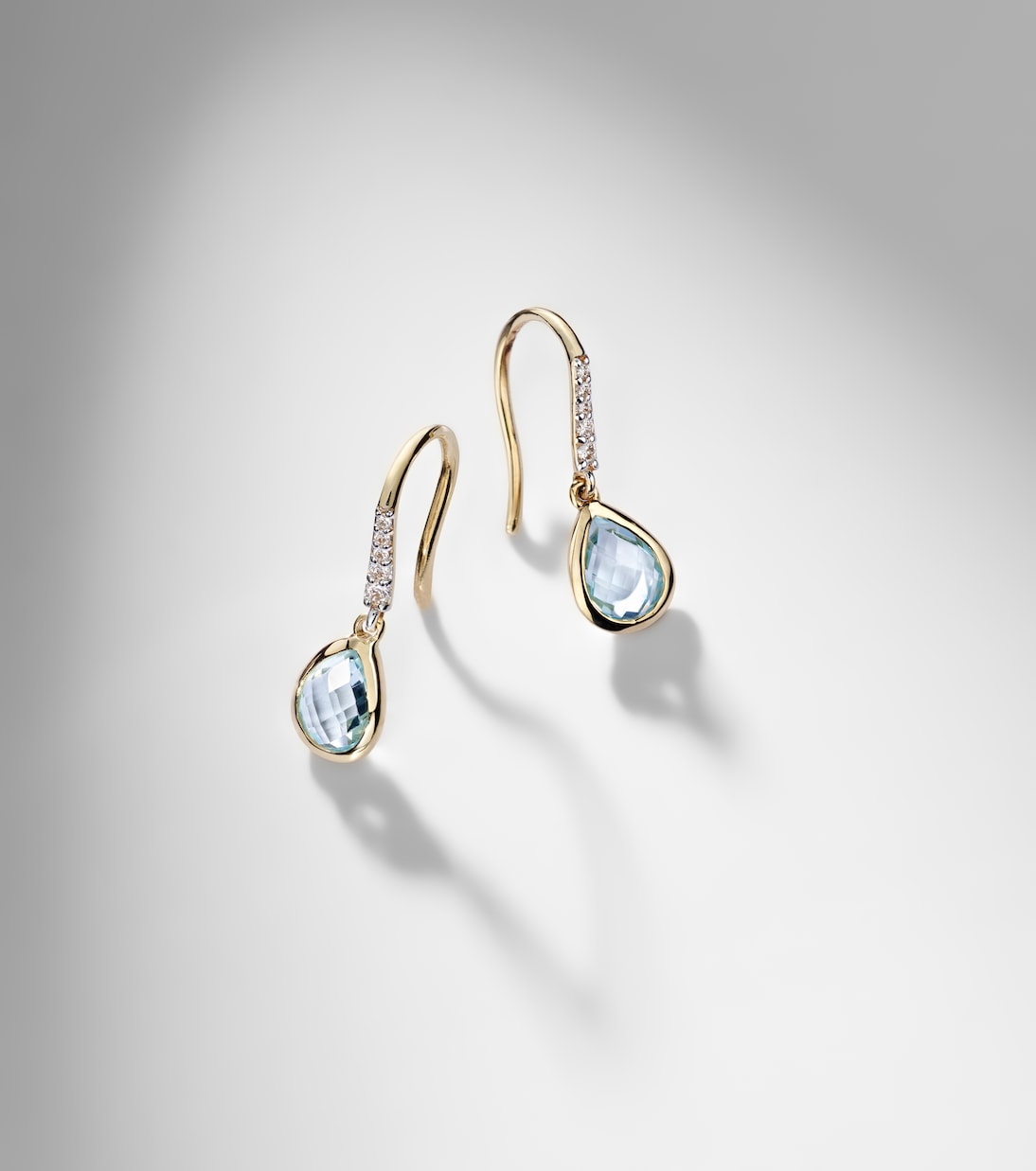 14kt gold (585/1000) earrings with topaz and diamonds | Mateo