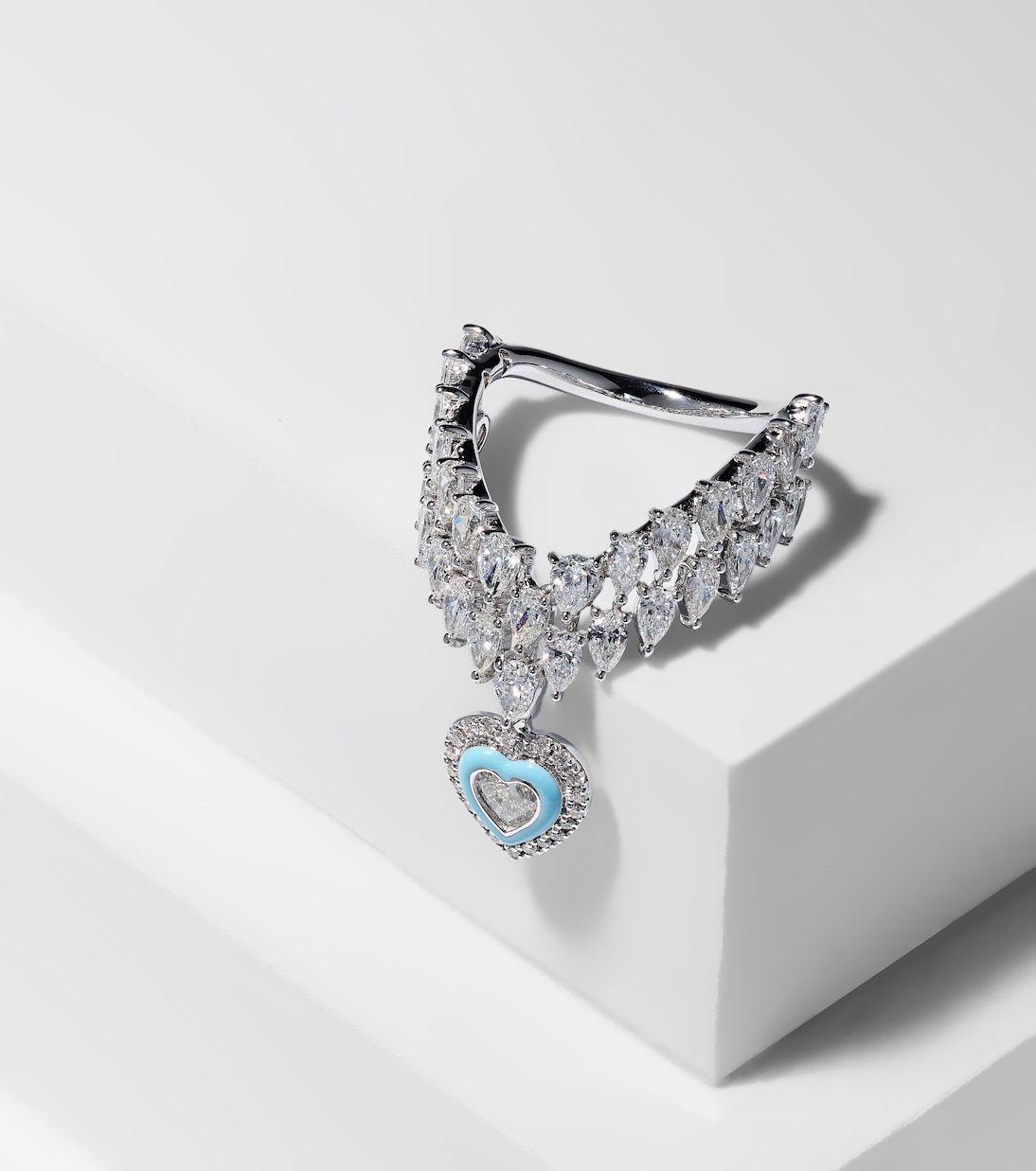 Anello Heart Of The Ocean in oro bianco 18kt con diamanti | Kamyen