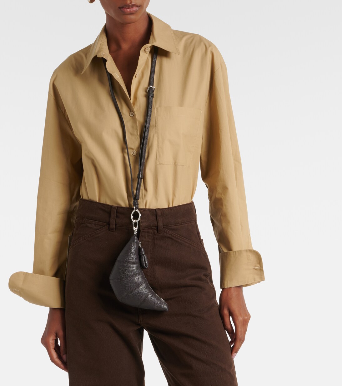 Borsa a tracolla in pelle LEMAIRE con design a mezzaluna, elegante e giovanile