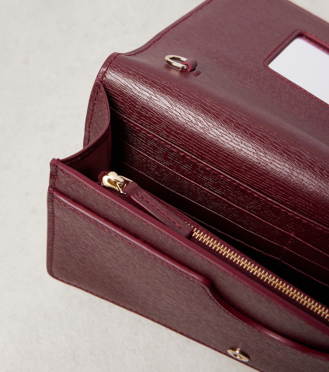 Gucci Script leather wallet on chain | Gucci